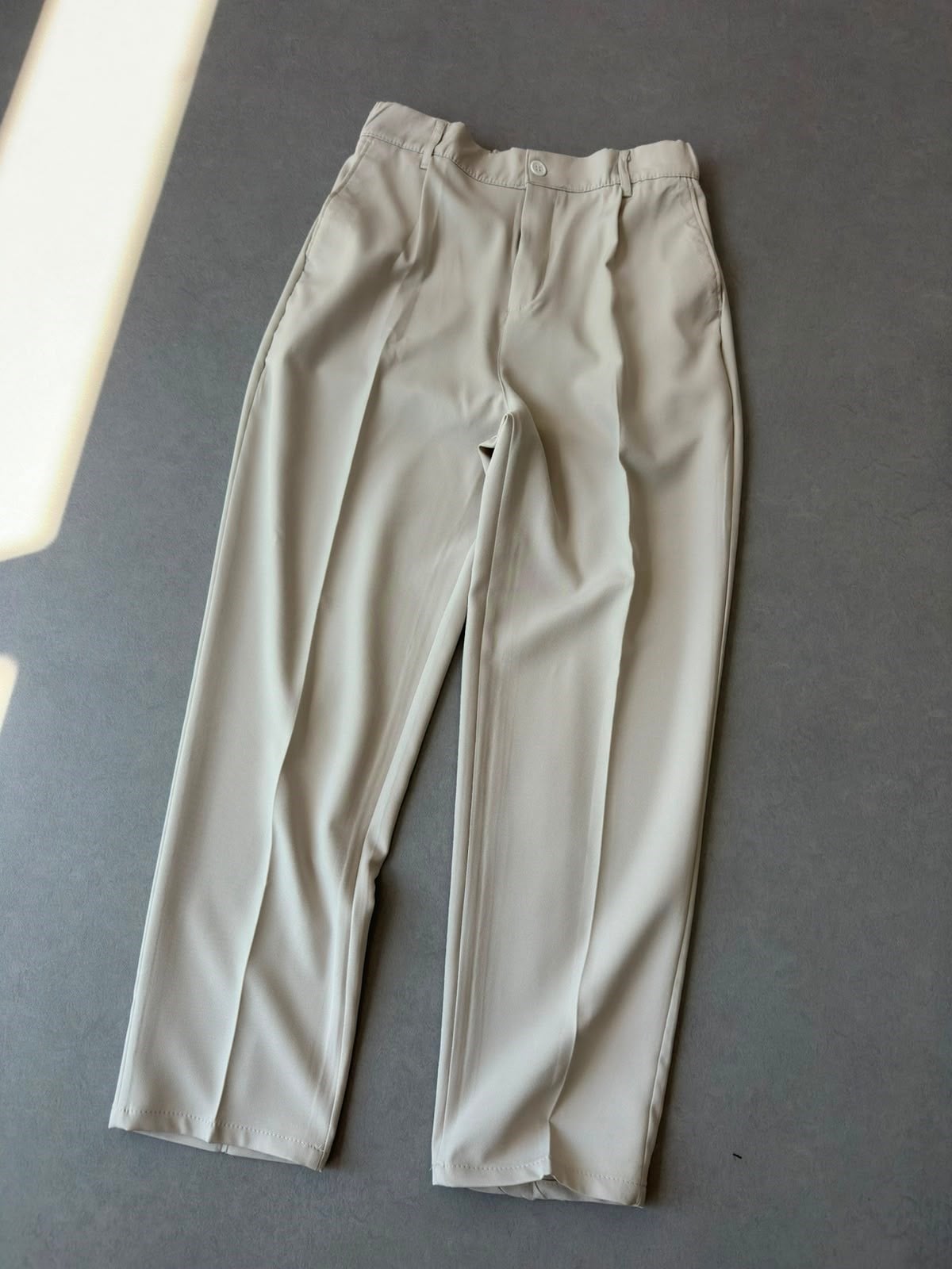 oysho kumaş owersize t shirt kumaş baggy pantolon  siyah spor ayakkabı