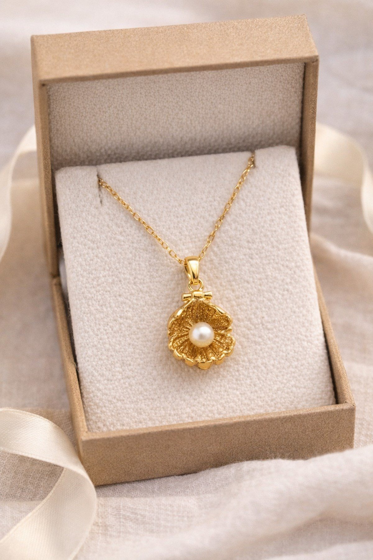 Kadın-Gold Renk Figürlü Kolye – Deniz Kabuğu Tasarımlı Minimal Zincir- Kararmaz Paslanmaz Çelik