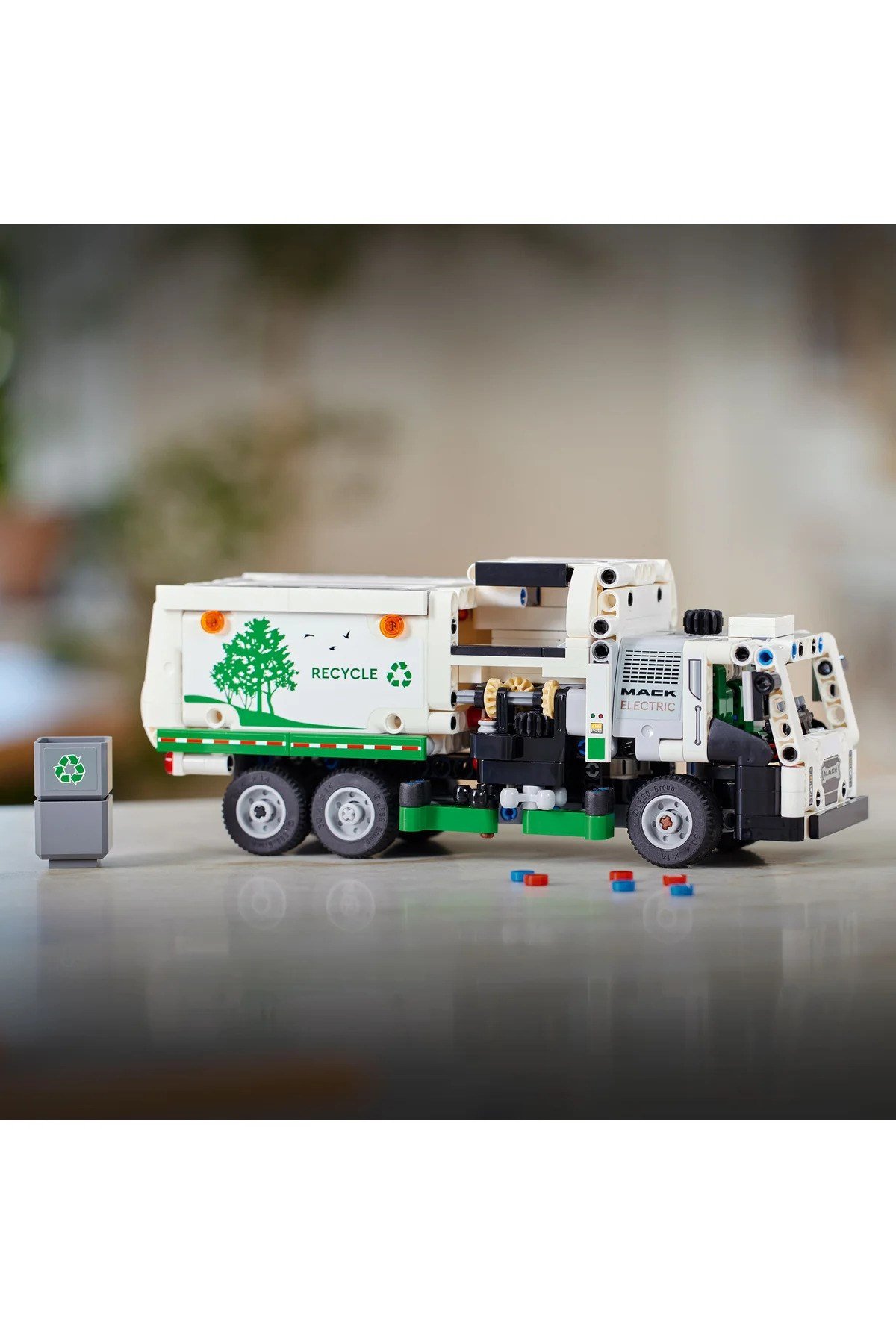 ® Technic Mack® LR Electric Çöp Kamyonu 42167 - 8+ Çocuklar için Oyuncak Model Yapım Seti (503P)