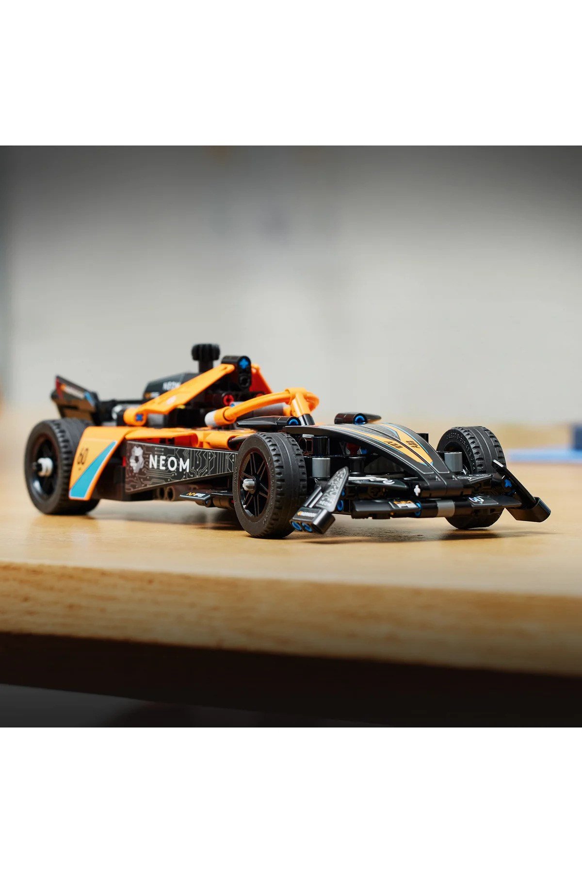® Technic NEOM McLaren Formula E Yarış Arabası 42169 - 9+ Yarış Arabası Model Yapım Seti (452P)