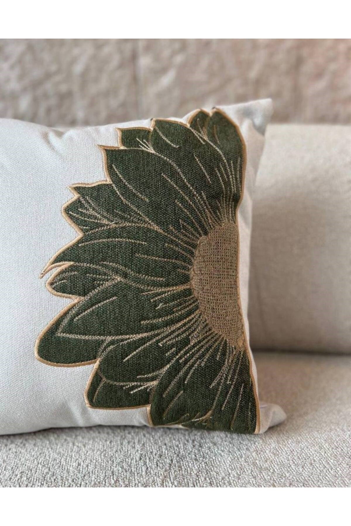 4Lü Özel Tasarım Nakışlı 2 Sade Yeşil Renk 2 Papatya Aplikeli Nakış Serisi Kırlent Kılıfı 45x45 cm – 2 Farklı Model