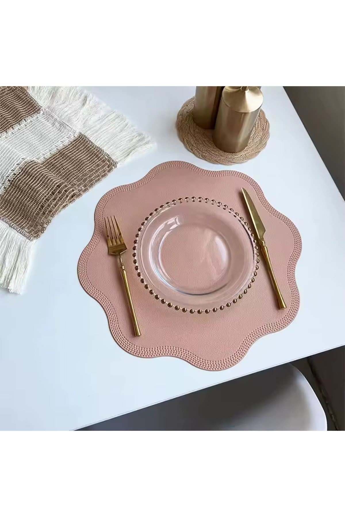 6 Kişilik Deri Nakışlı Amerikan Servis 35 x 35 cm & 6 Adet Bardak Altlığı Hediyeli