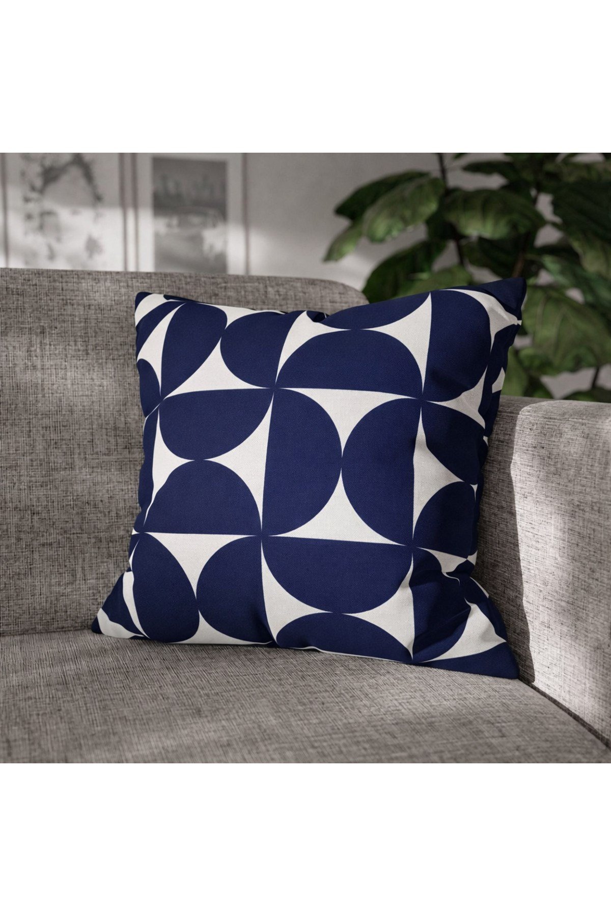 Deri Çeyrek Daire Geometrik Lazer Kesilmli Desen Nakış İşlemli 45 x 45 Kırlent