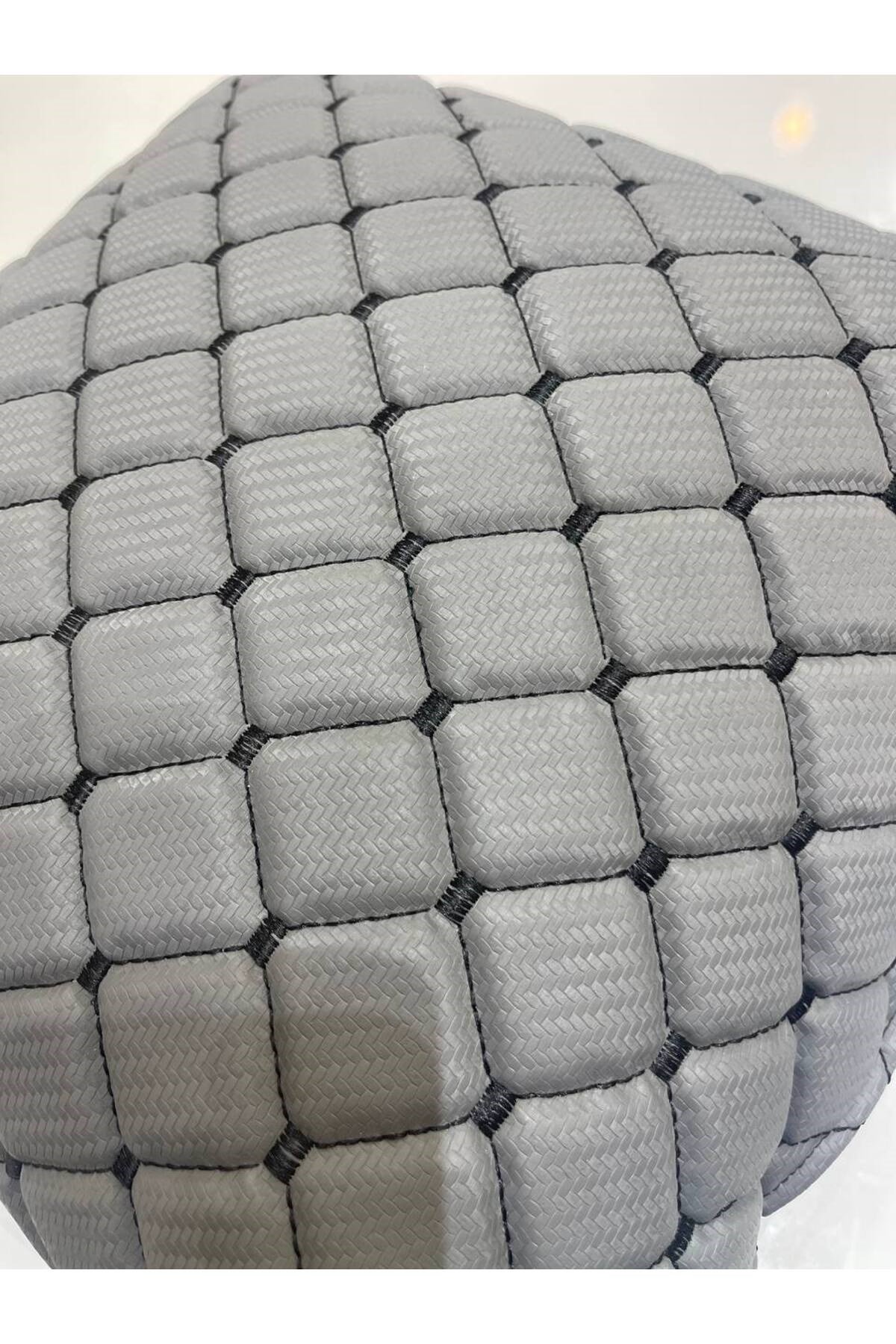 Deri Karbon Kumaş Kapitone Nakış Kırlent Kılıfı 45 x 45