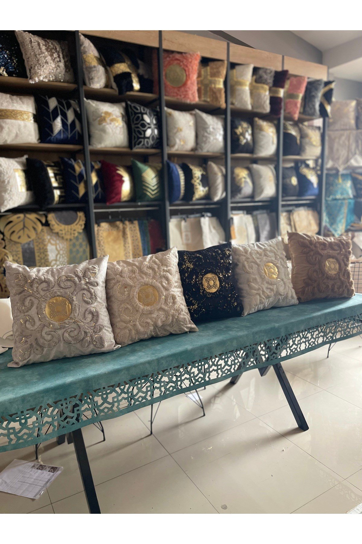 Lüx 2li Yaldız Peluşlu Nakışlı 43x43 Kırlent Kılıfı