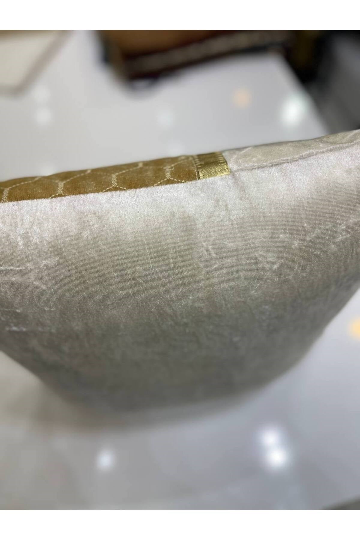 Lüx Parlak Kadife Deri ve Petek Dilimli Nakış Kırlent Kılıfı 43x43