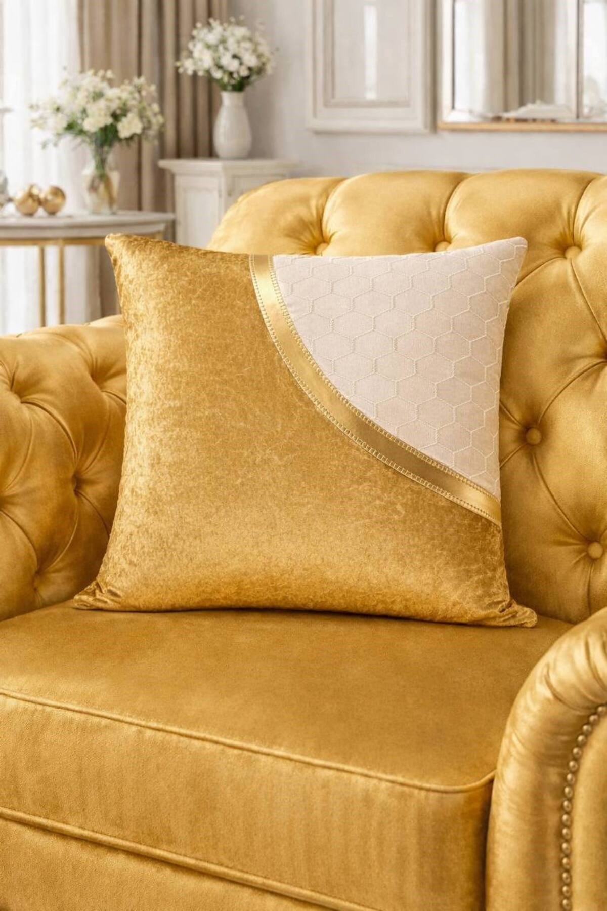 Lüx Parlak Kadife Deri ve Petek Dilimli Nakış Kırlent Kılıfı 43x43