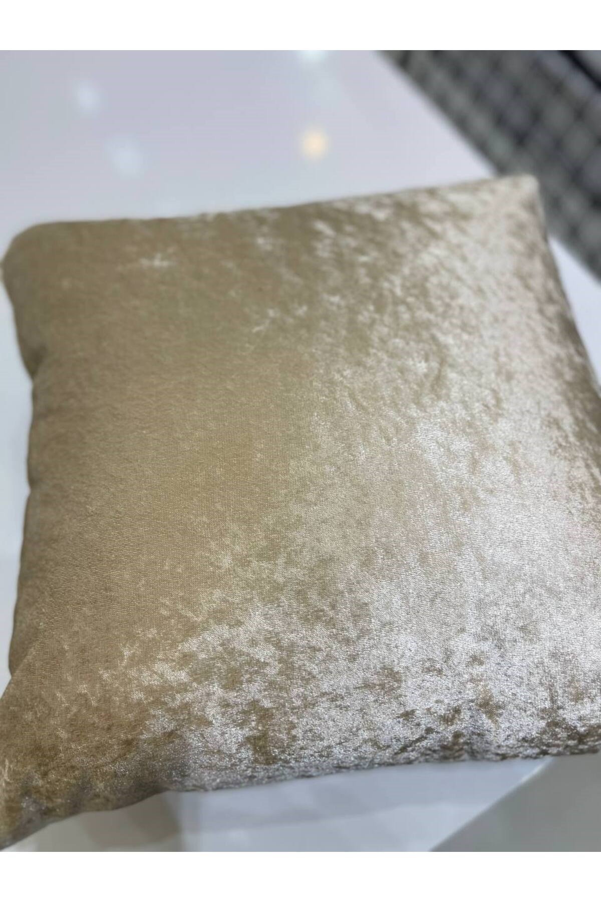 Lüx Parlak Kadife Deri ve Petek Dilimli Nakış Kırlent Kılıfı 43x43