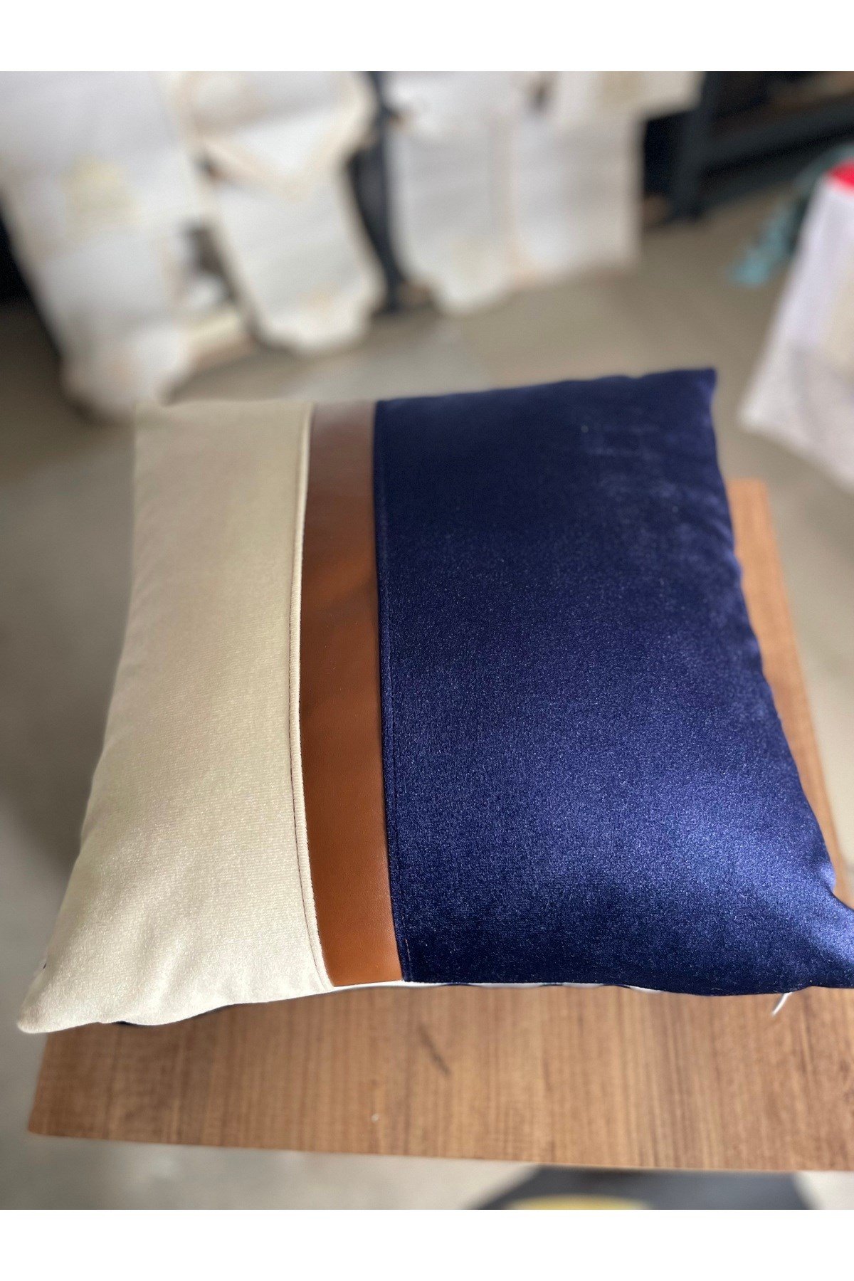 Polar Kadife Deri Şerit Dekoratif 2Li Kırlent Kılıfı 45 x 45 cm