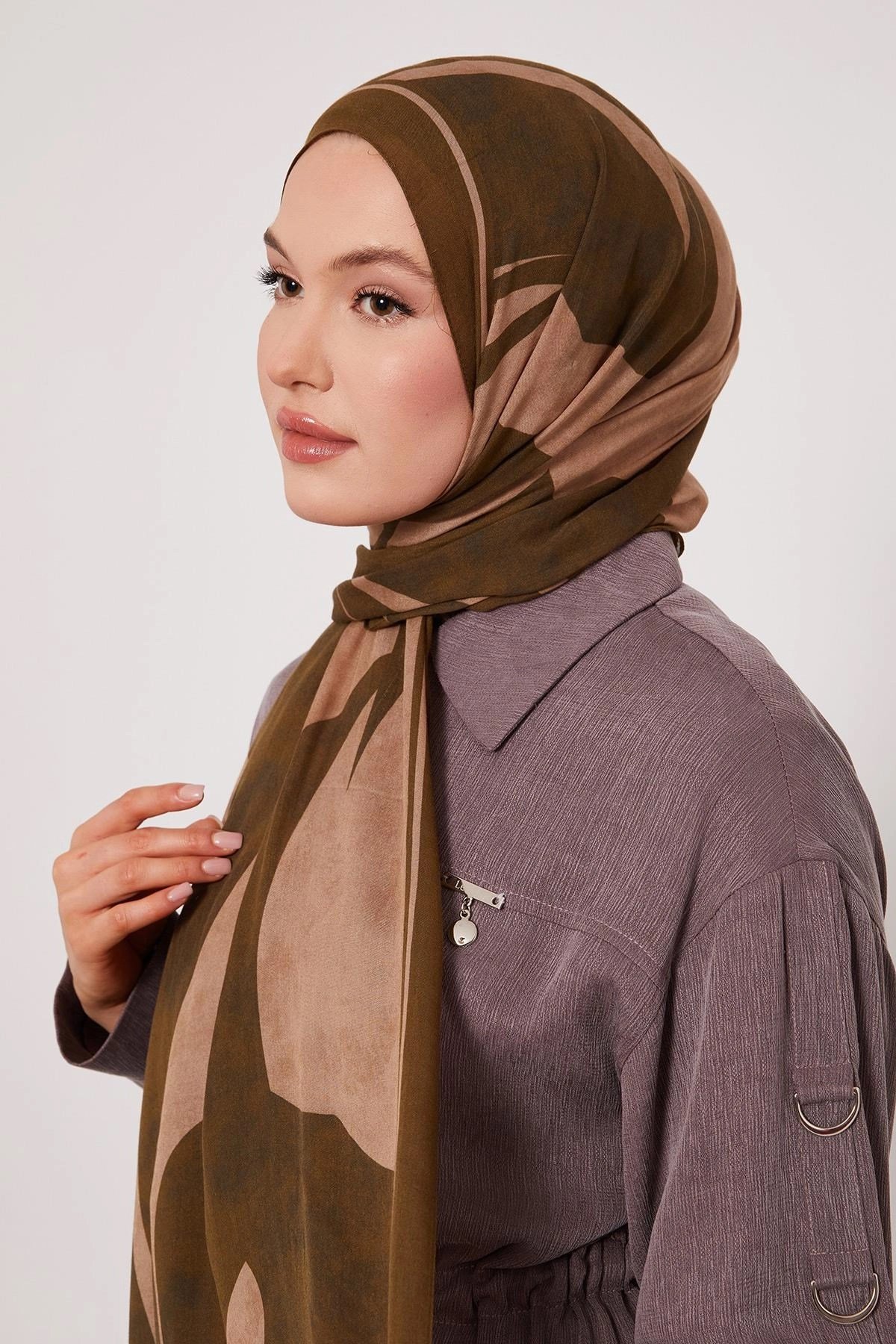 LUVENSARA DESENLİ İPEK ŞAL -ZEYTİN YEŞİLİ