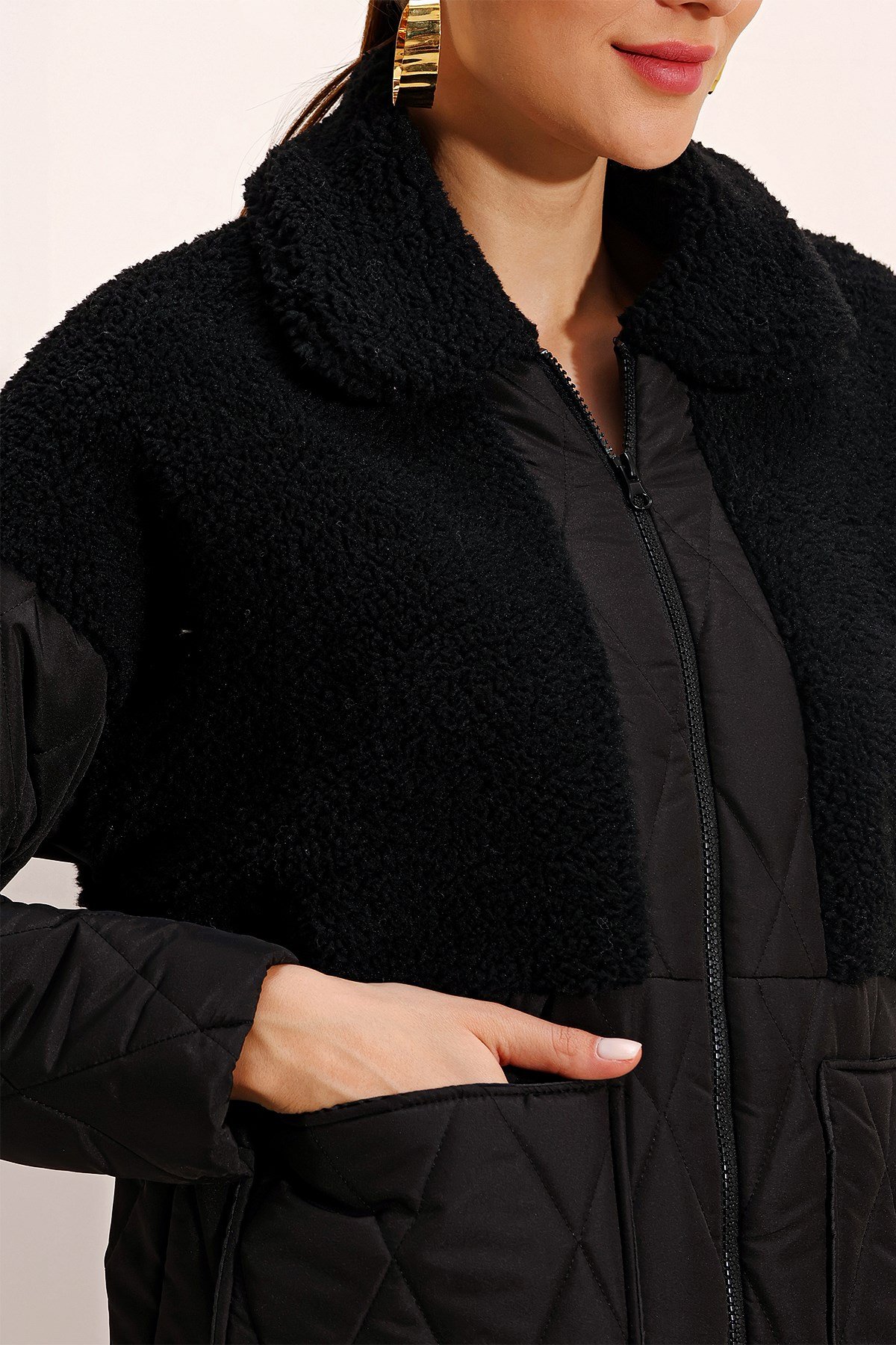 5182 Peluş Detaylı Oversize Şişme Mont - Siyah