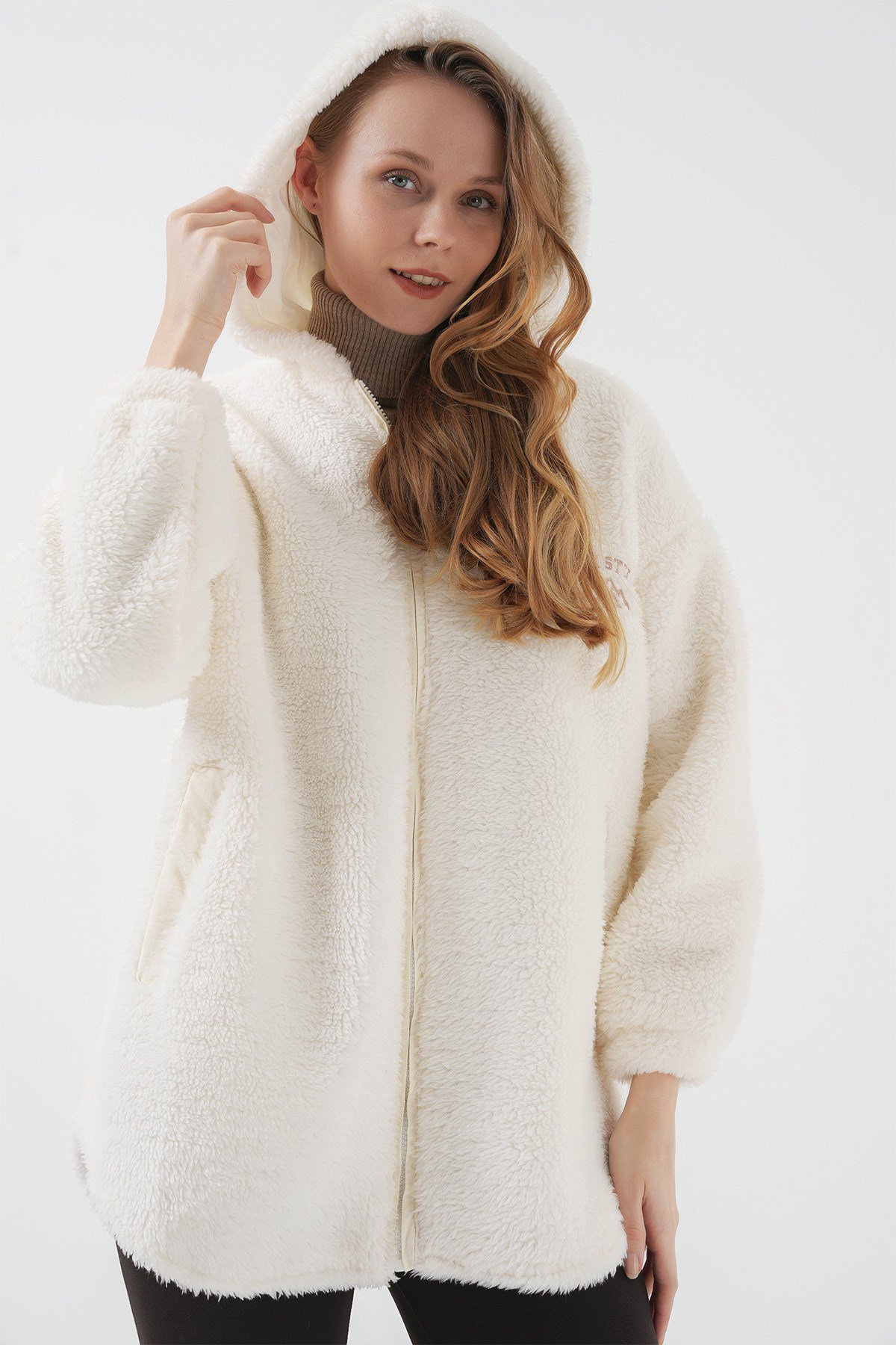 9102 Oversize Kapüşonlu Beyaz Peluş Kaban
