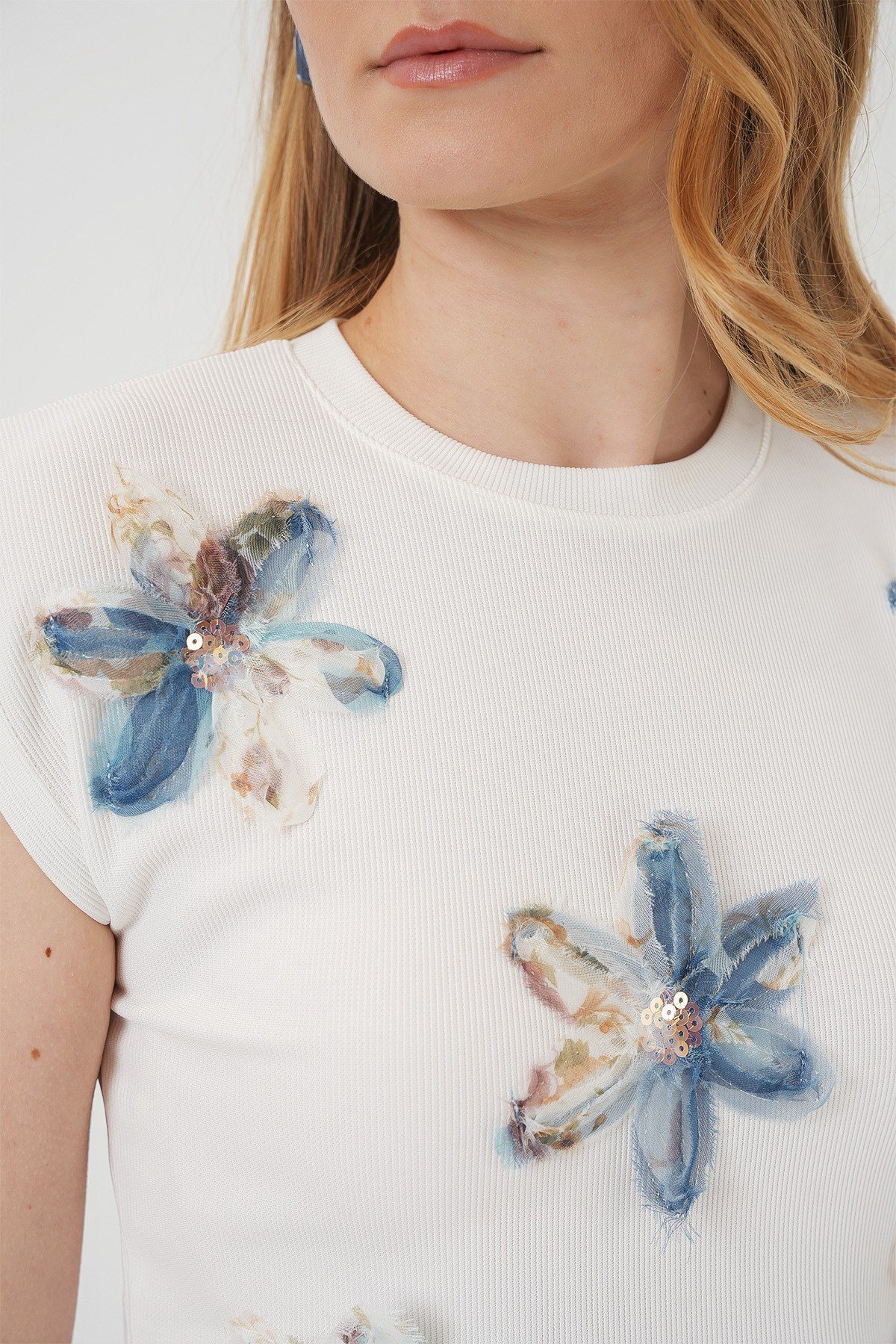 930 Kısa Kol Desenli Crop Bluz - Beyaz