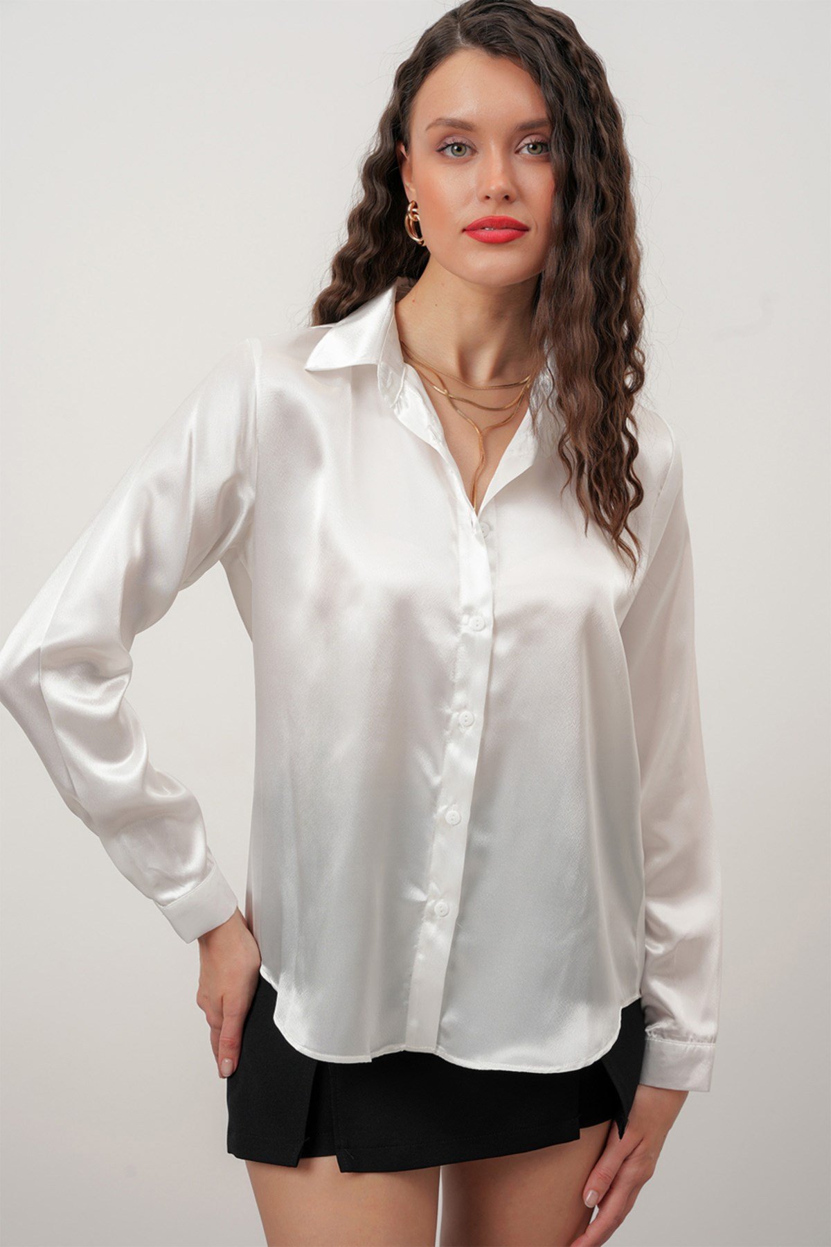 Kadın Beyaz Saten Gömlek Geniş Beden Aralığı