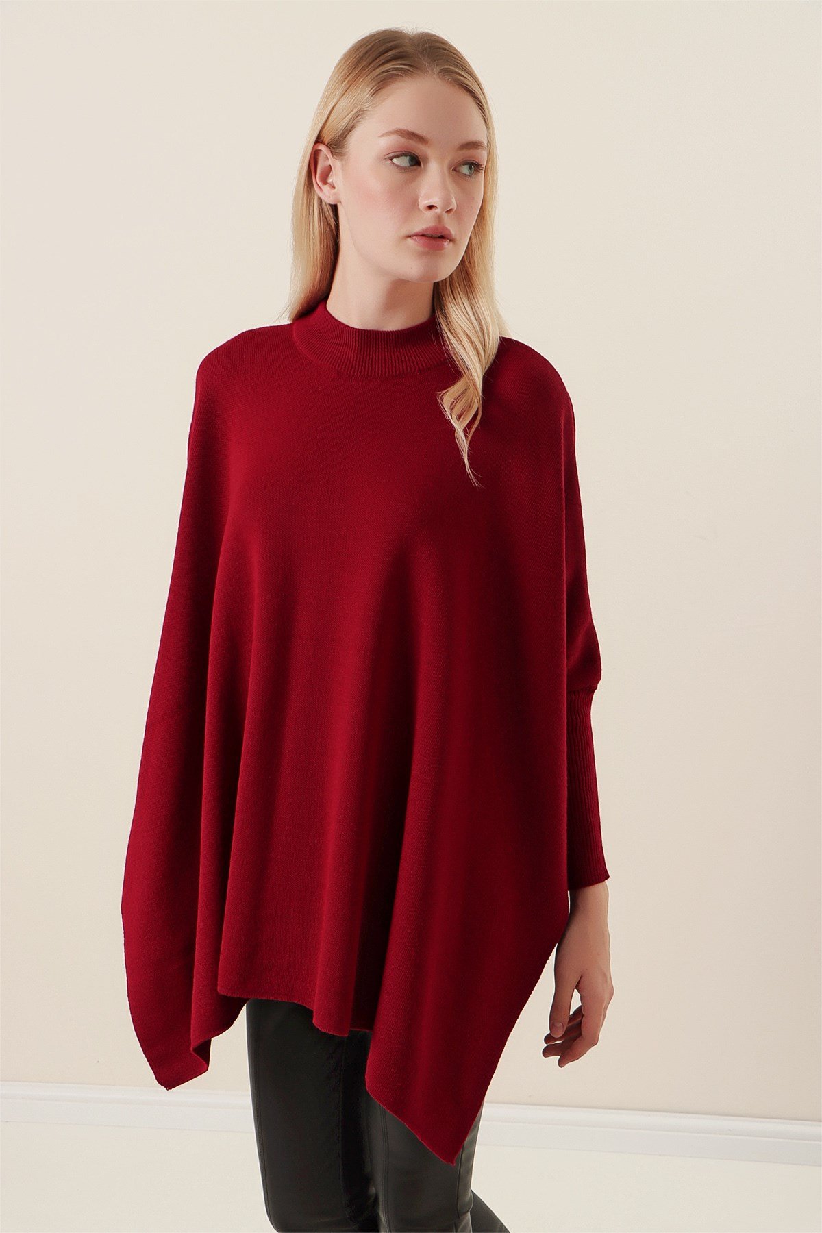 Kadın Bordo Yandan Yırtmaçlı Oversize Panço Kazak