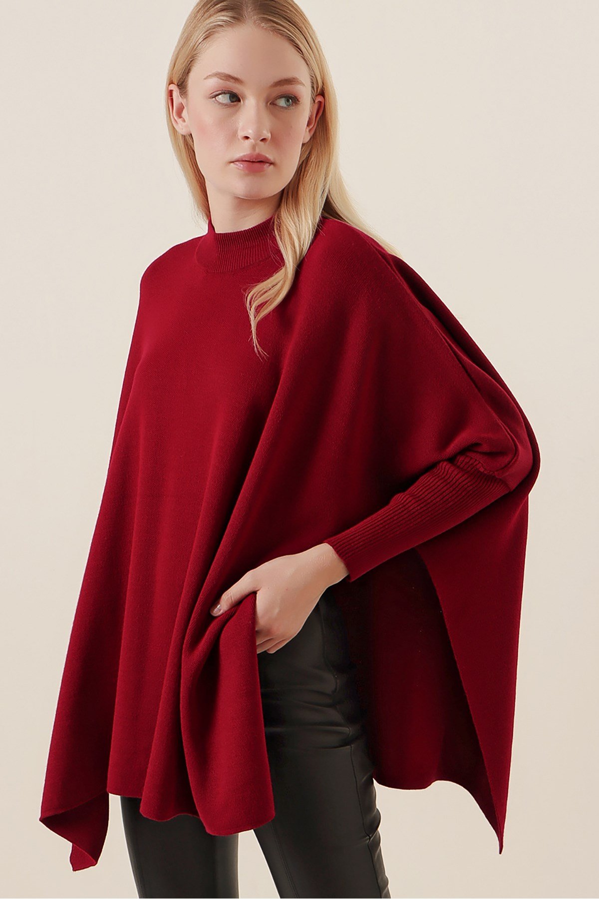Kadın Bordo Yandan Yırtmaçlı Oversize Panço Kazak