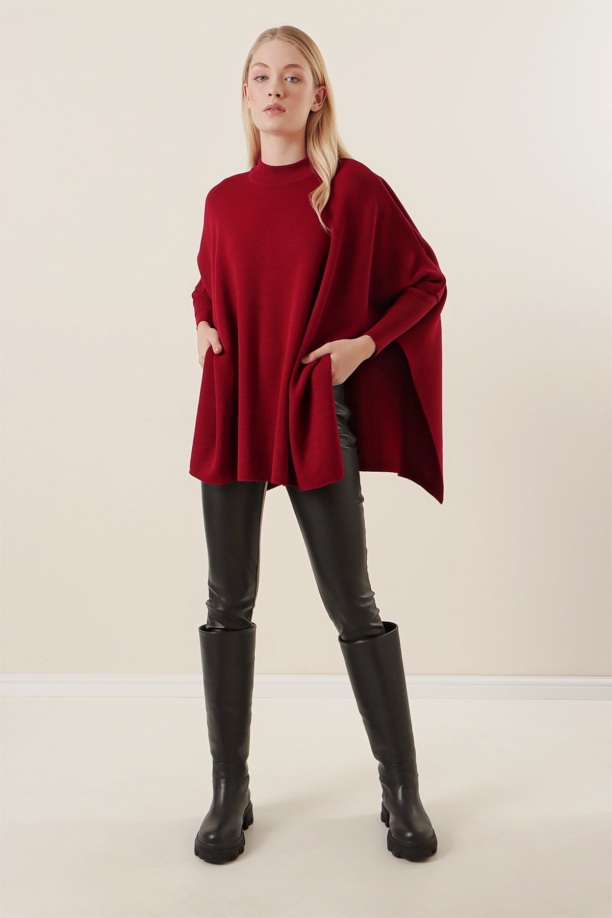 Kadın Bordo Yandan Yırtmaçlı Oversize Panço Kazak