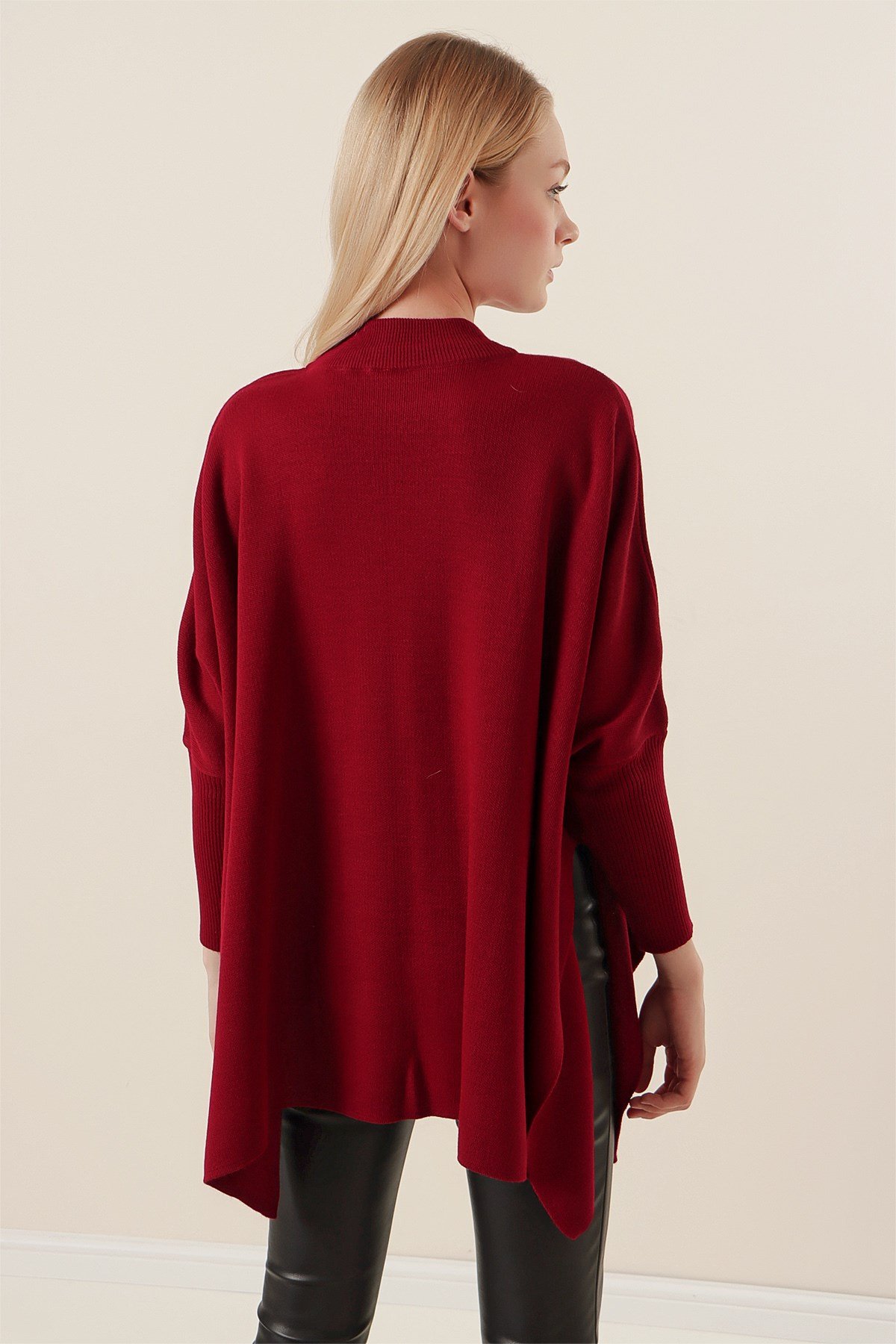 Kadın Bordo Yandan Yırtmaçlı Oversize Panço Kazak