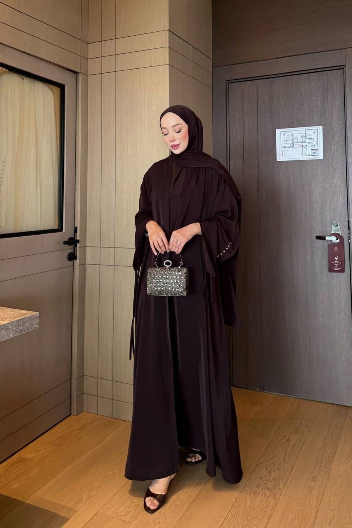 Kol Büzgü Detaylı Abaya (Şal dahildir) - Kahverengi