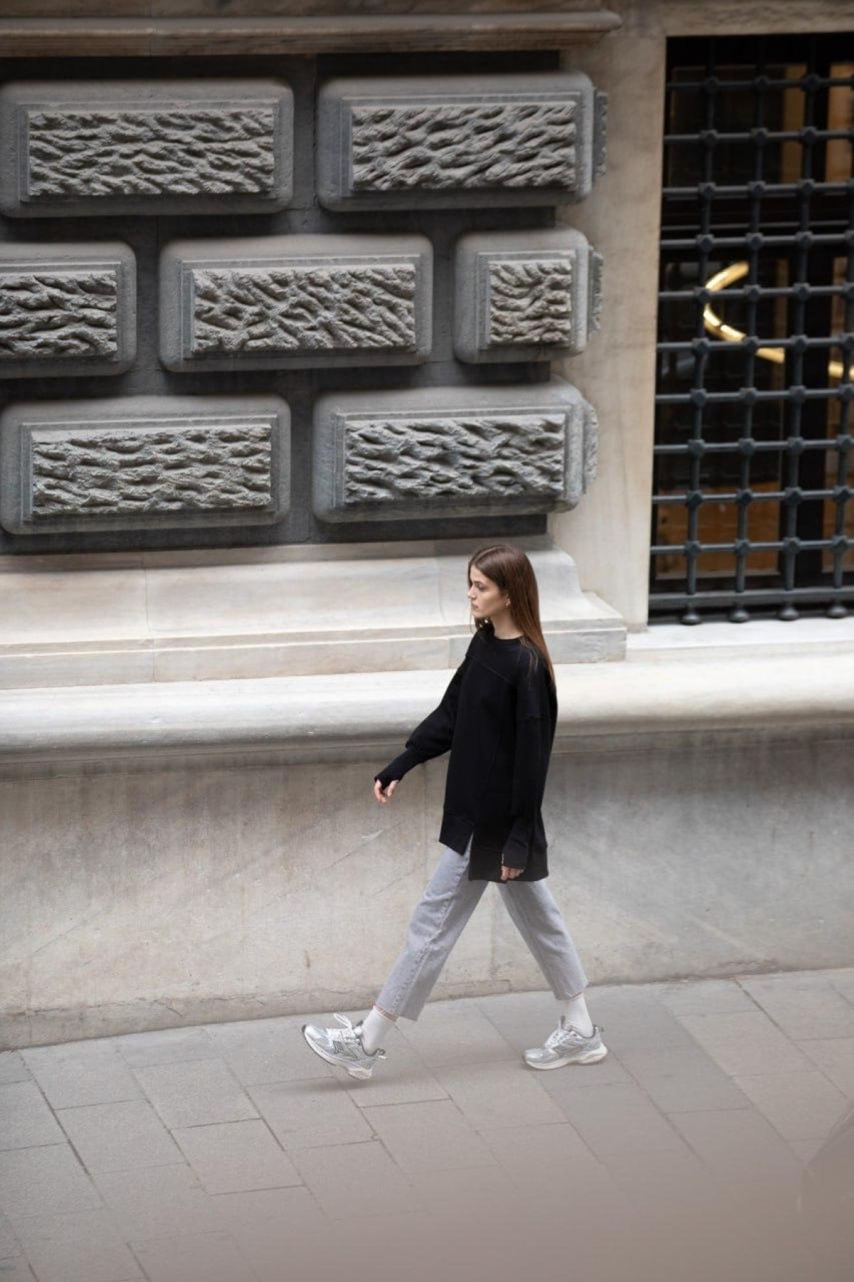 Parmak Geçirme Detaylı Sweatshirt - Siyah