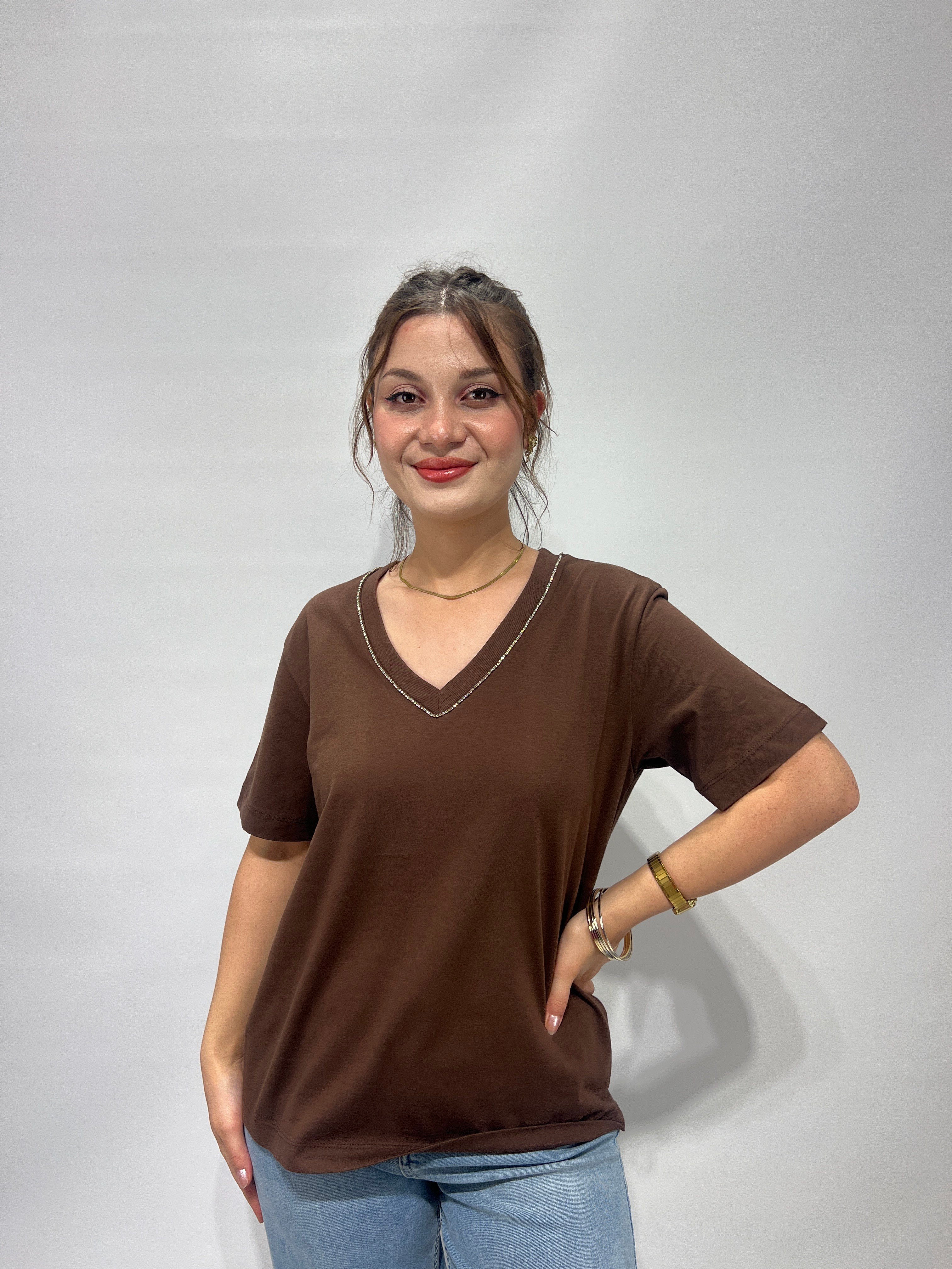 Acı Kahve V Yaka Detaylı Tişört