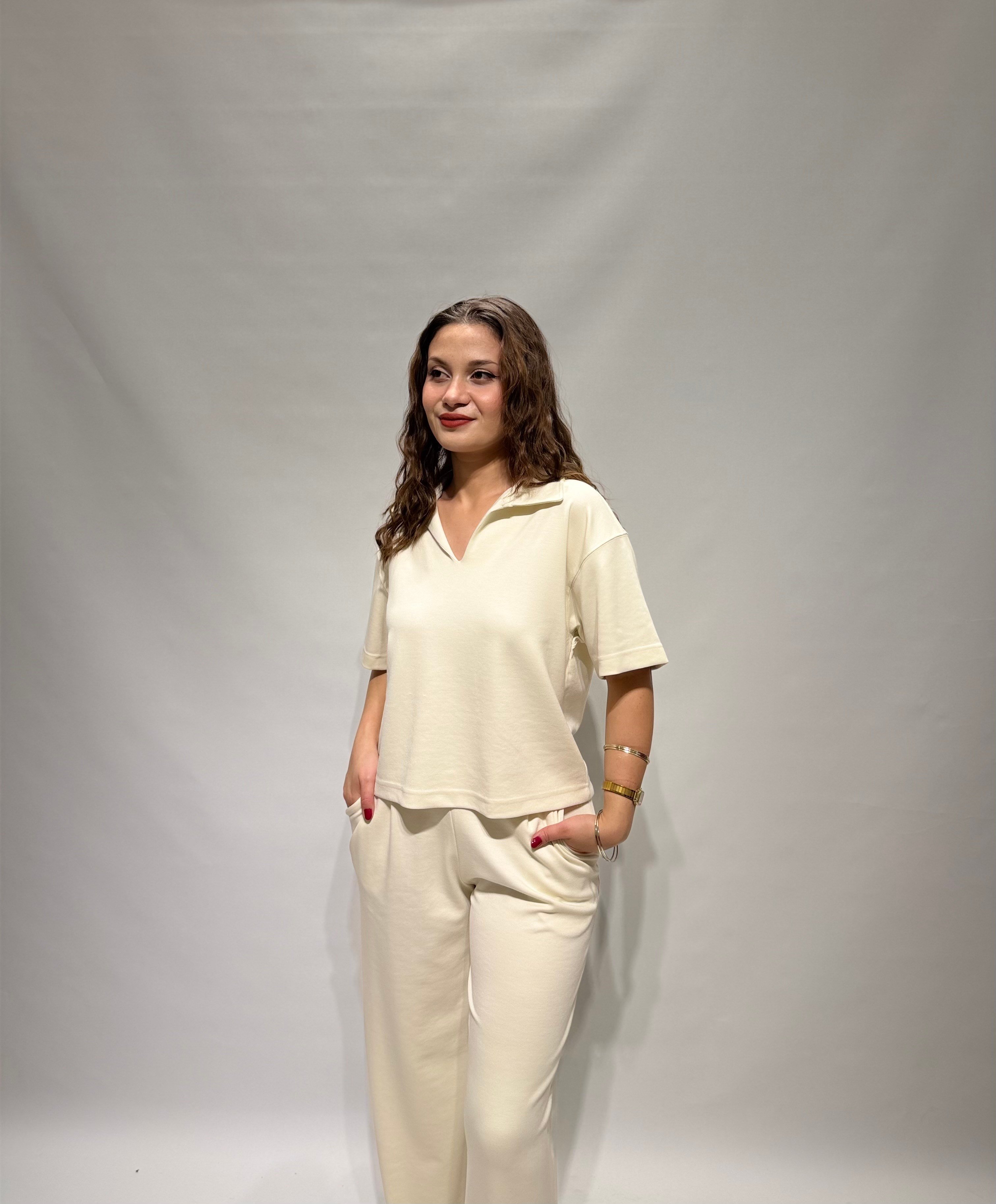 Ekru Yakalı Takım