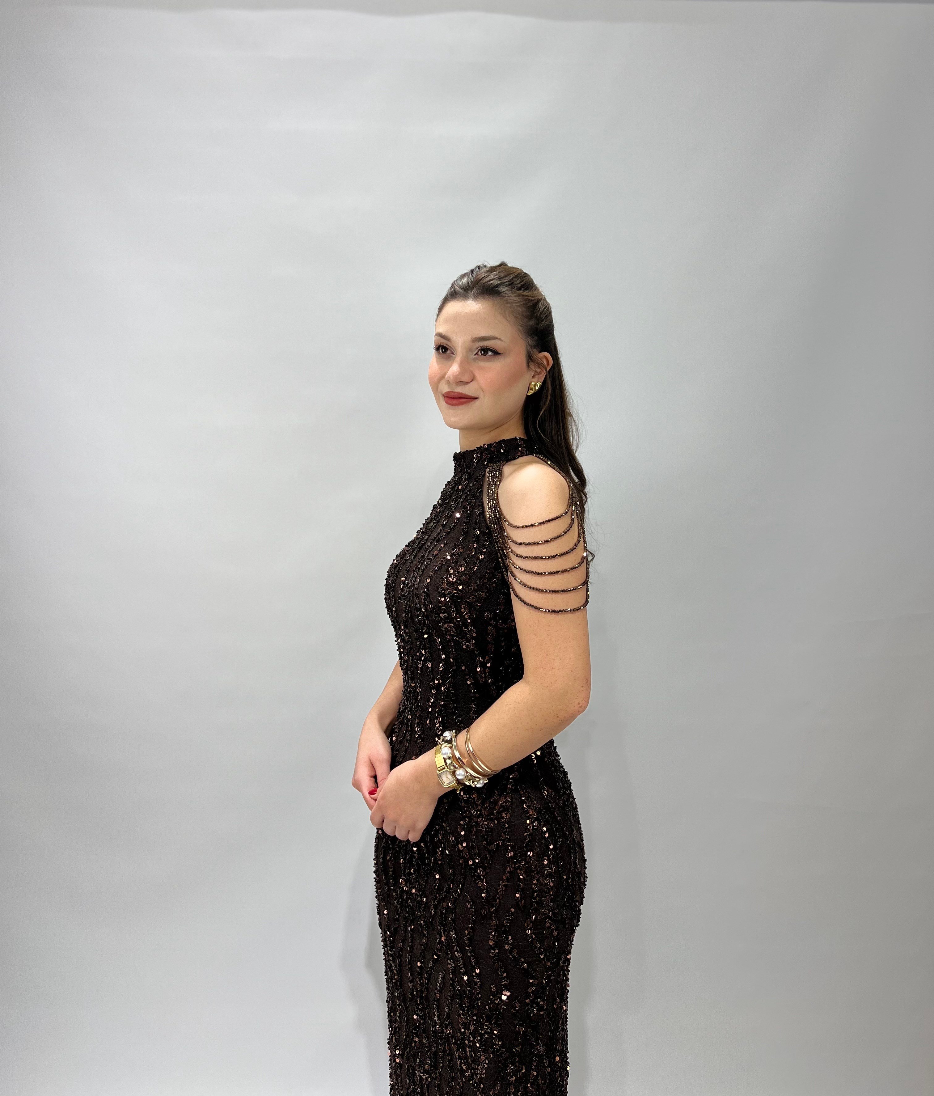 Kahverengi Halter Yaka Kolları Boncuk Elbise