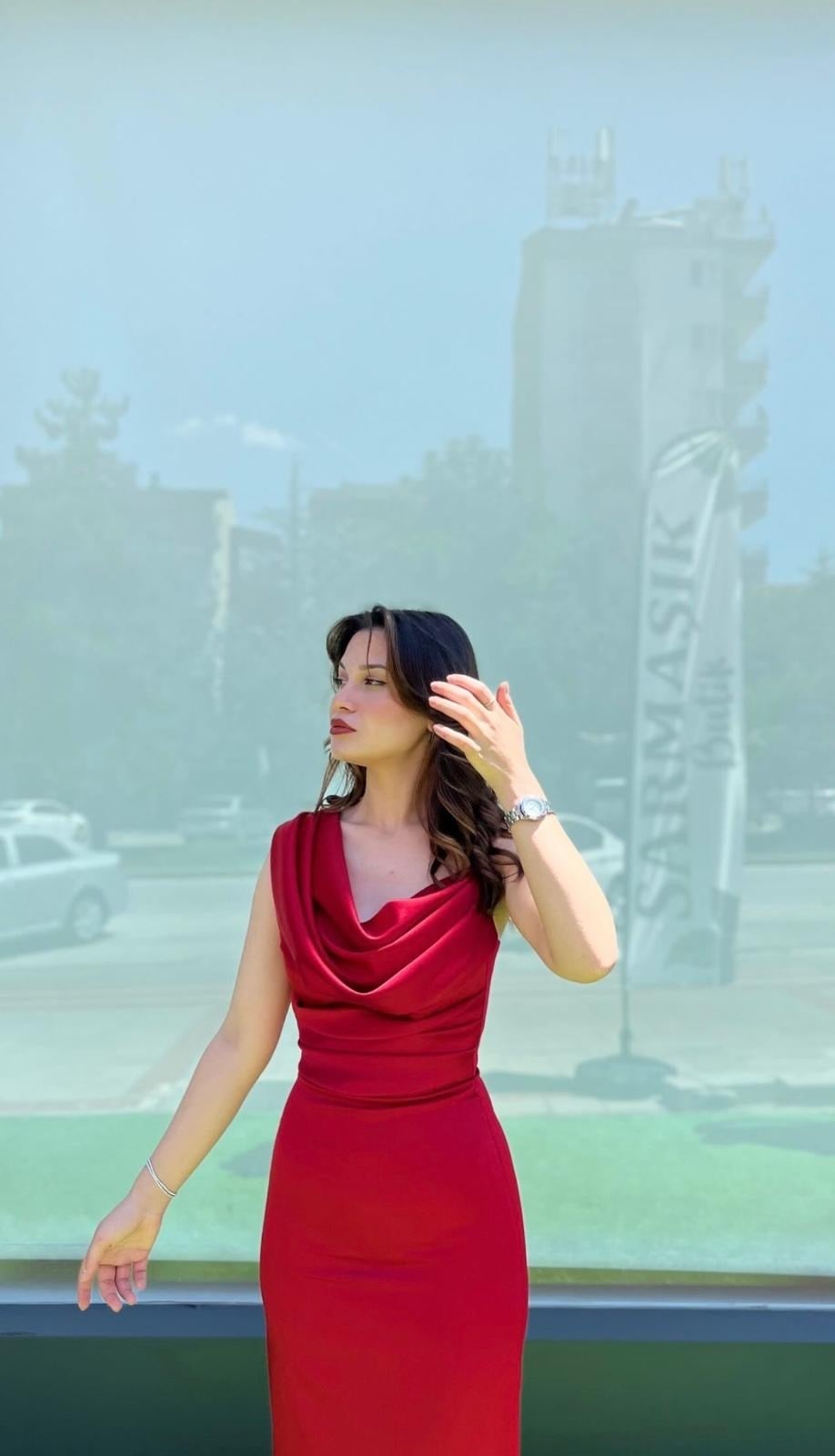 Kırmızı Saten Kısa Abiye