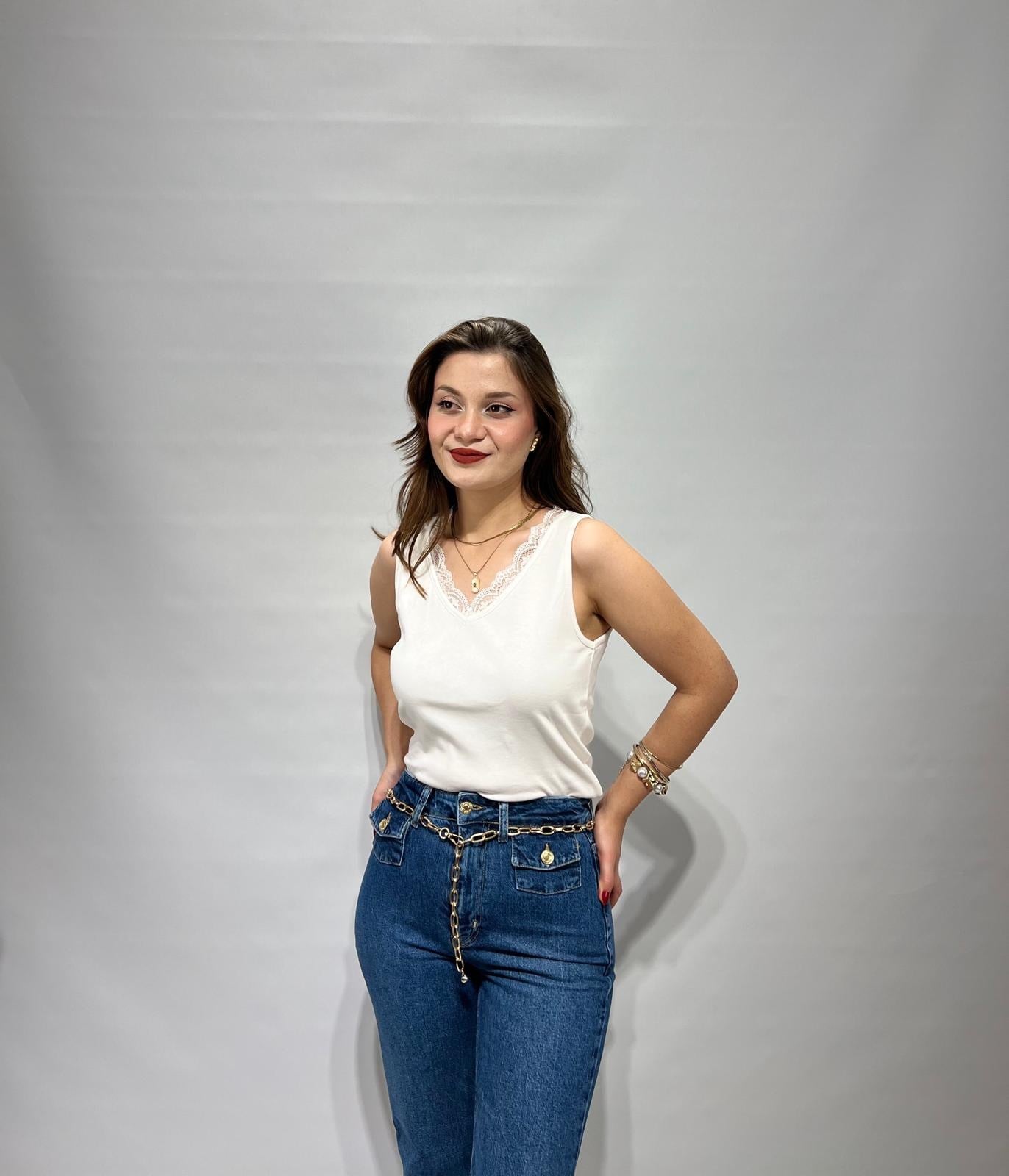 Mavi Zincir Detaylı Jean