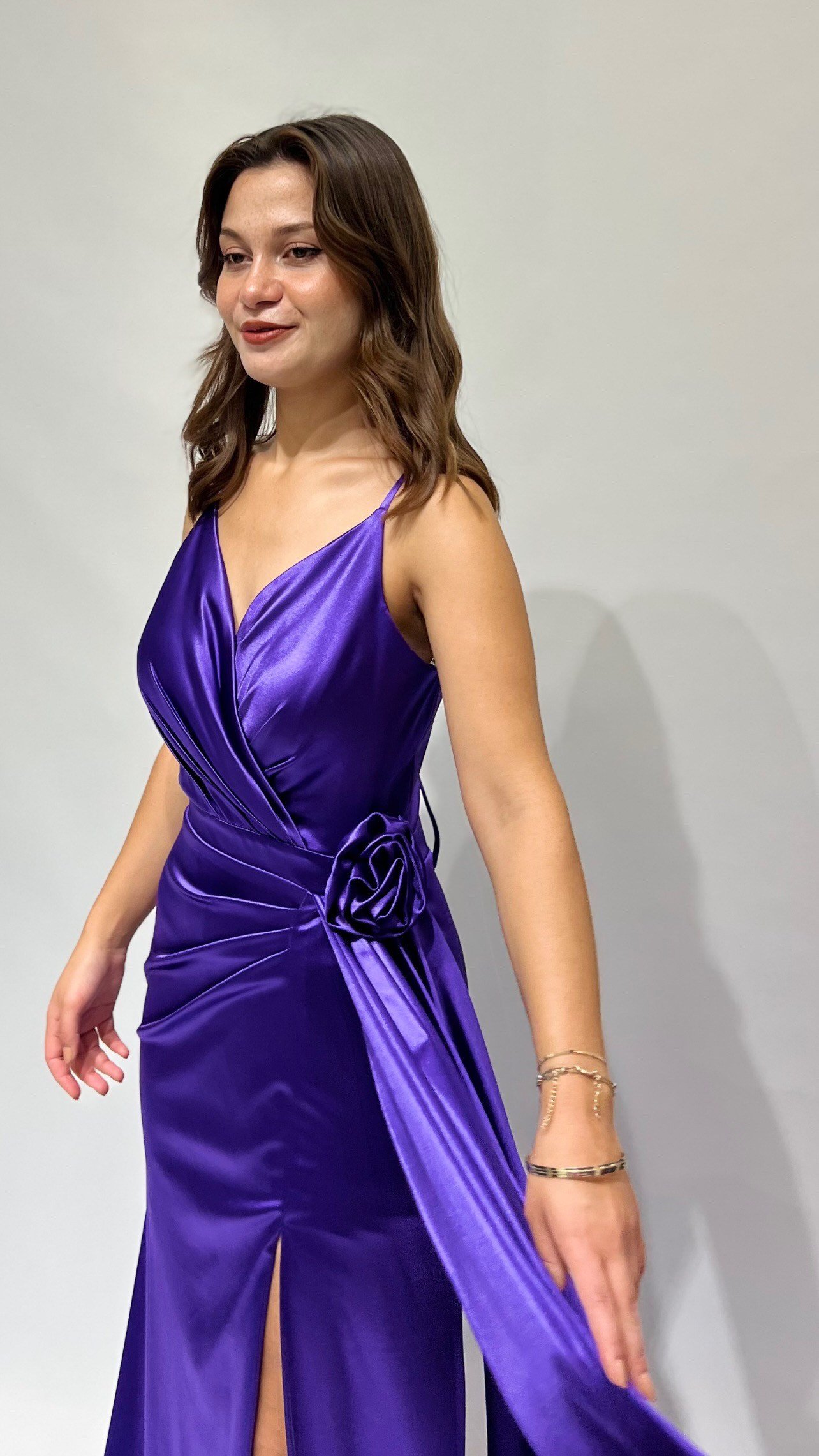 Mor Gül Detaylı Saten Uzun Abiye