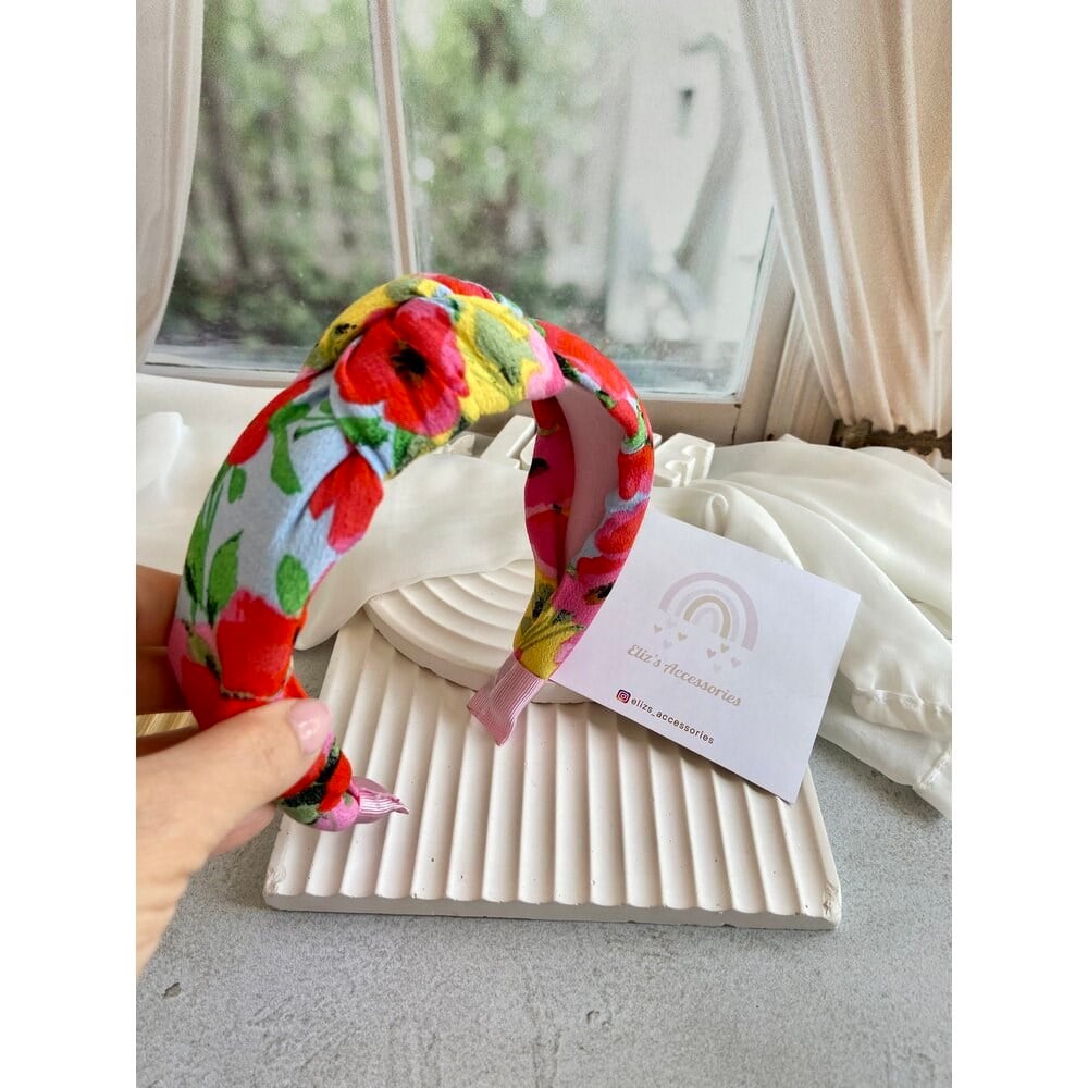 ÇİÇEK DESENLİ KUMAŞ DÜĞÜM MODEL TAÇ