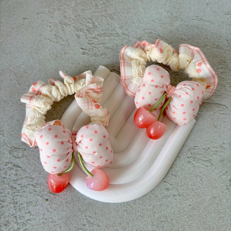 PUANTİYELİ PEMBE KİRAZLI LASTİK TOKA