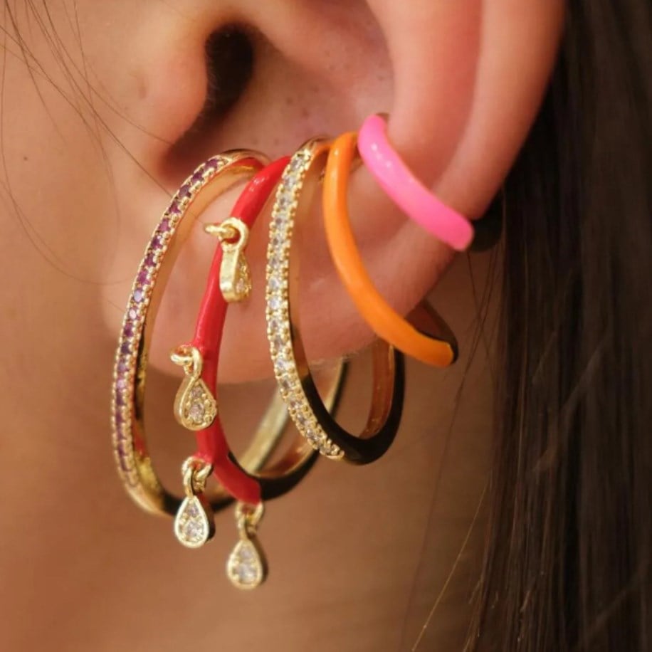 RENKLİ MİNELİ VE TAŞLI 5’li GÖRÜNÜM TASARIM EARCUFF KIKIRDAK KÜPE
