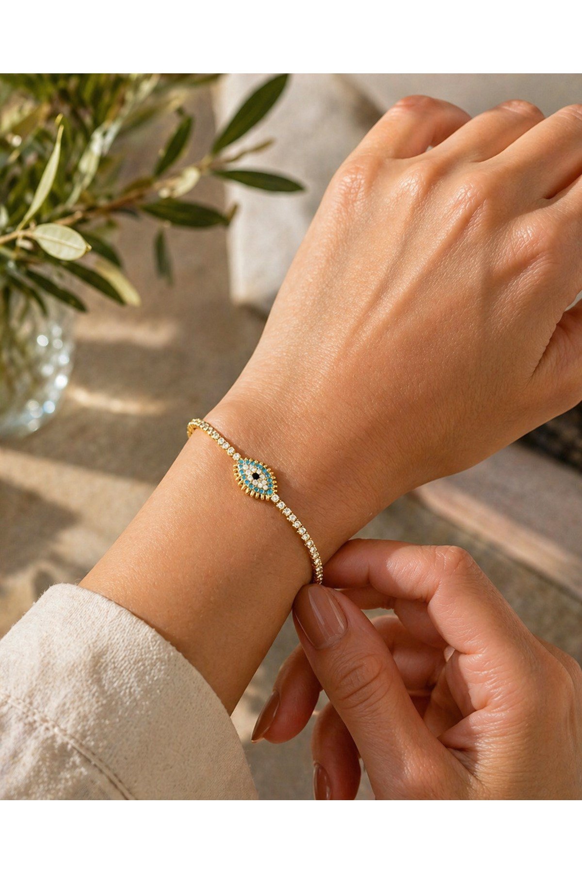 DéMila Altın Renk Nazar Göz Detaylı Taşlı Kadın Bileklik