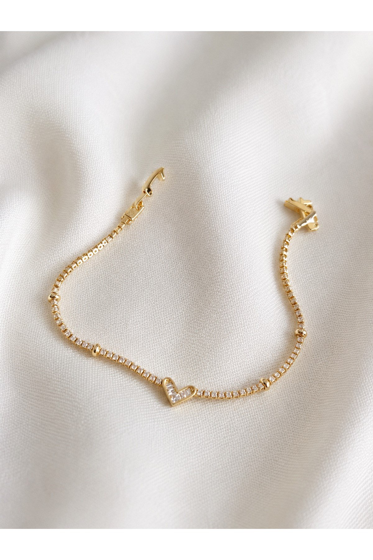 DéMila Amorette Gold Renk Taşlı Kalp Detaylı Kadın Bileklik