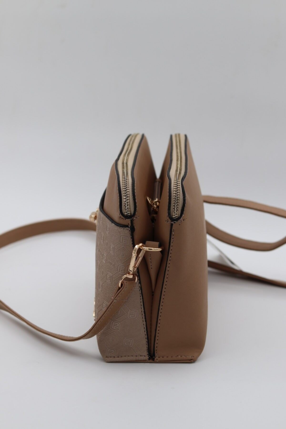 A Kalite Omuz Ve Çapraz Çant Uzunluk Ebatı19 Cm Genişlik 30 cm