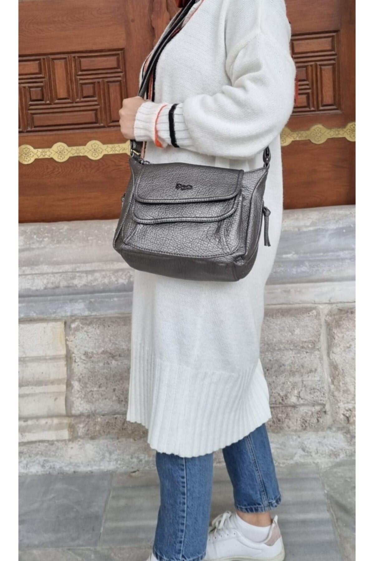 Çok Gözlü Salaş Çanta Uzunluk Ebatı 24 cm Genişlik 27 cm