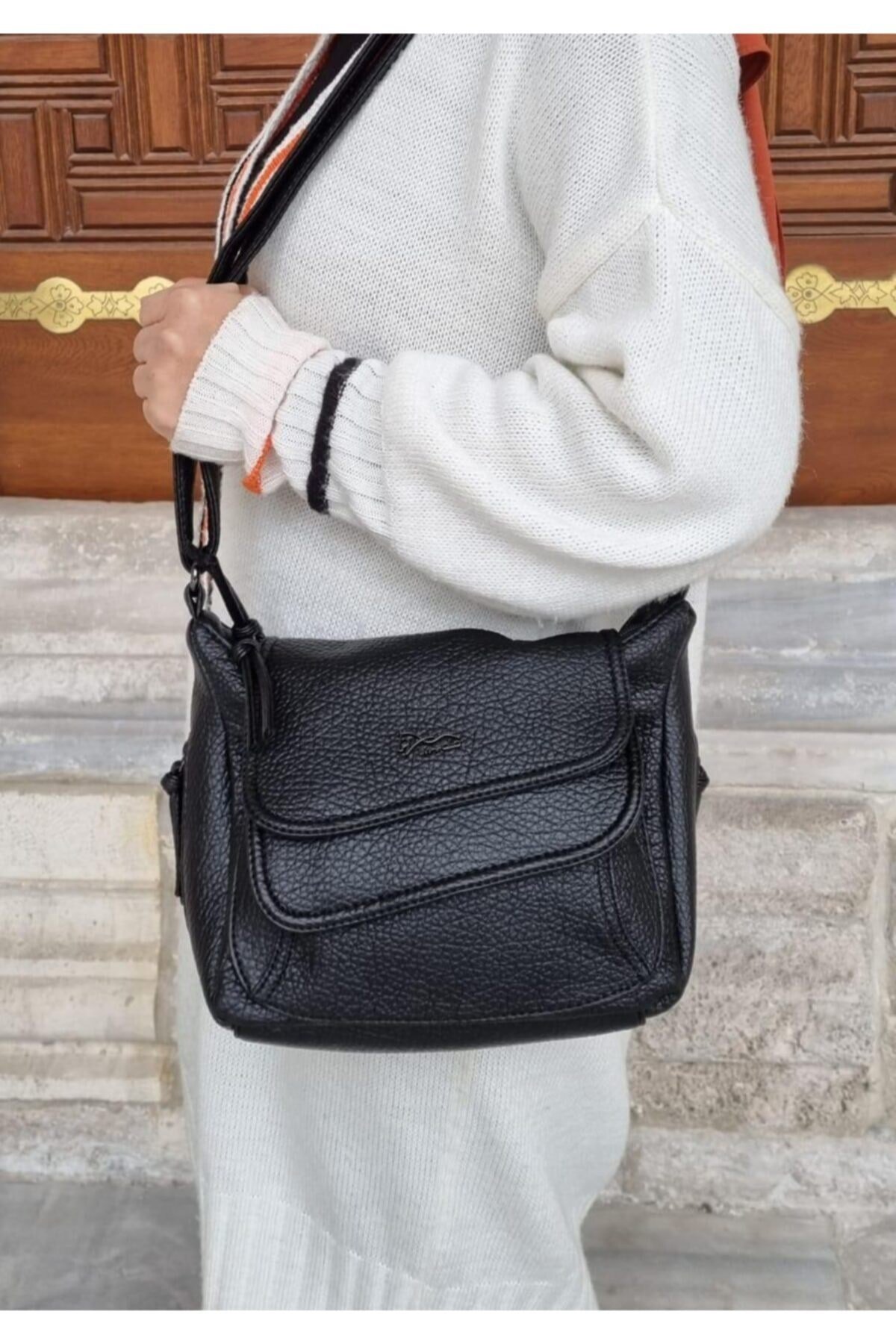 Çok Gözlü Salaş Çanta Uzunluk Ebatı 24cm Genişlik 27cm
