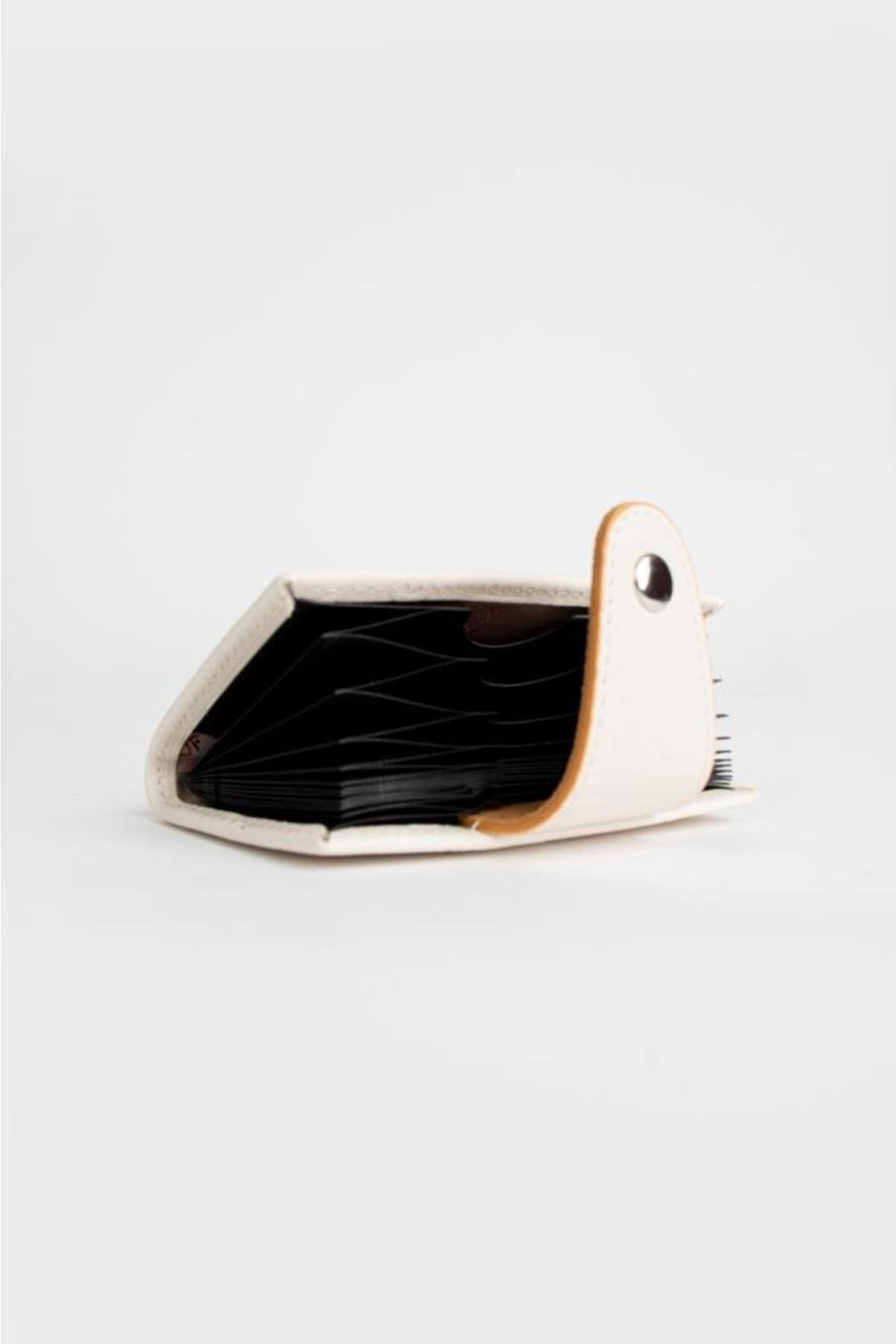 Emiliy Krem Gofraj Desen Çok Amaçlı unisex Kartlık 7x11 Ebatında