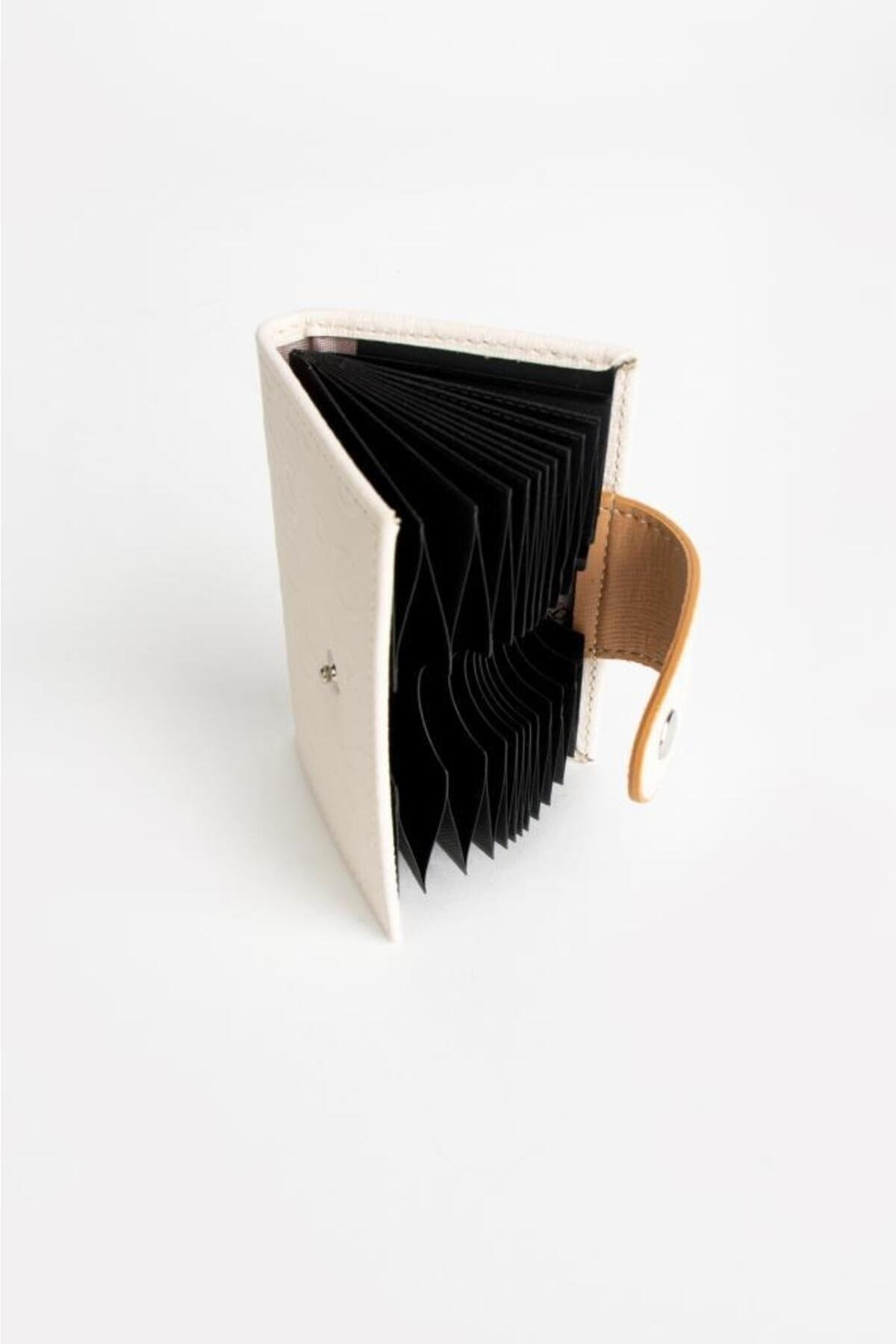 Emiliy Krem Gofraj Desen Çok Amaçlı unisex Kartlık 7x11 Ebatında