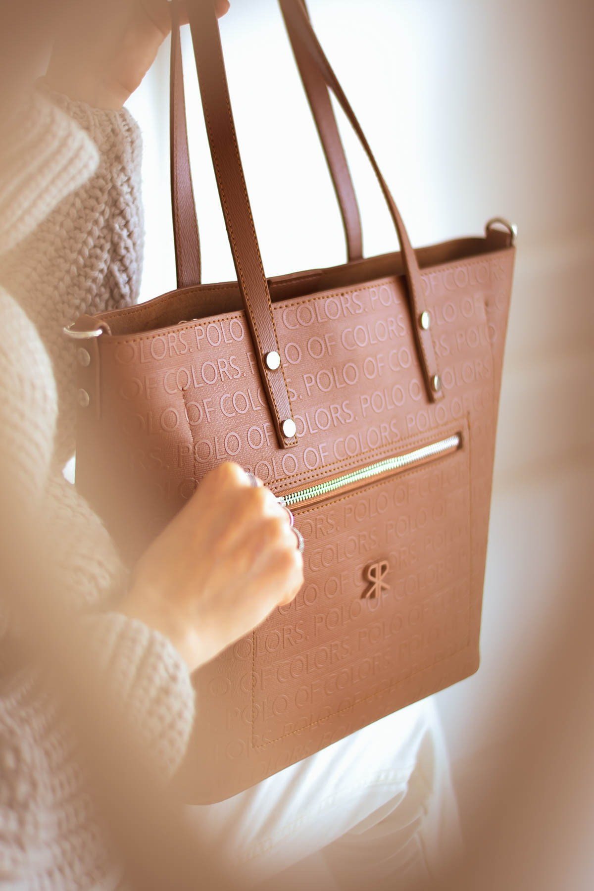 Polo Of Colors Geniş Ebatlı Şık Omuz Çantası Uzunluk Ebatı 28 Cm Genişlik Ebatı 41 Cm