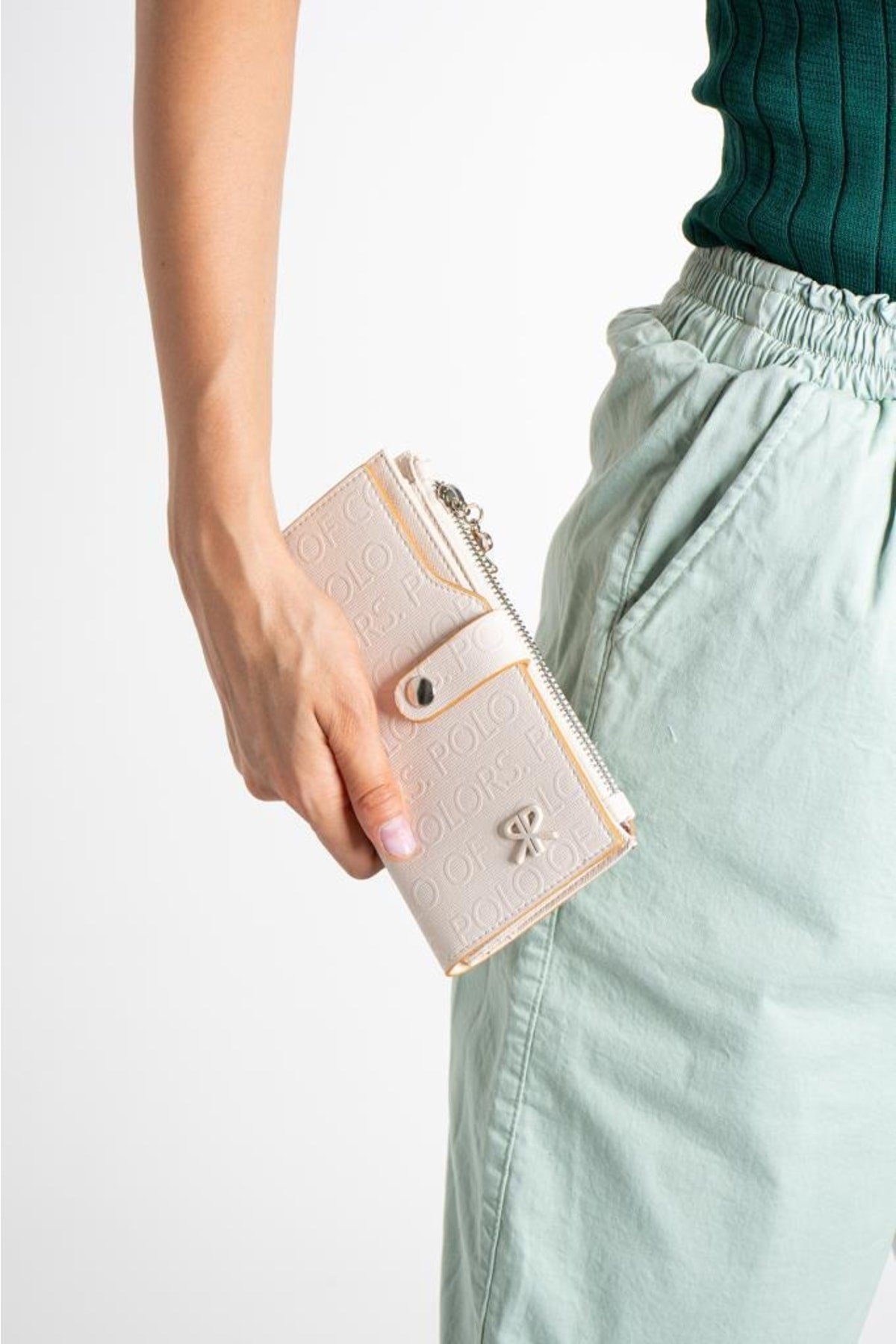 Solin Krem Kadın El Ve Cep Cüzdanı 10x18.5 Ebatında
