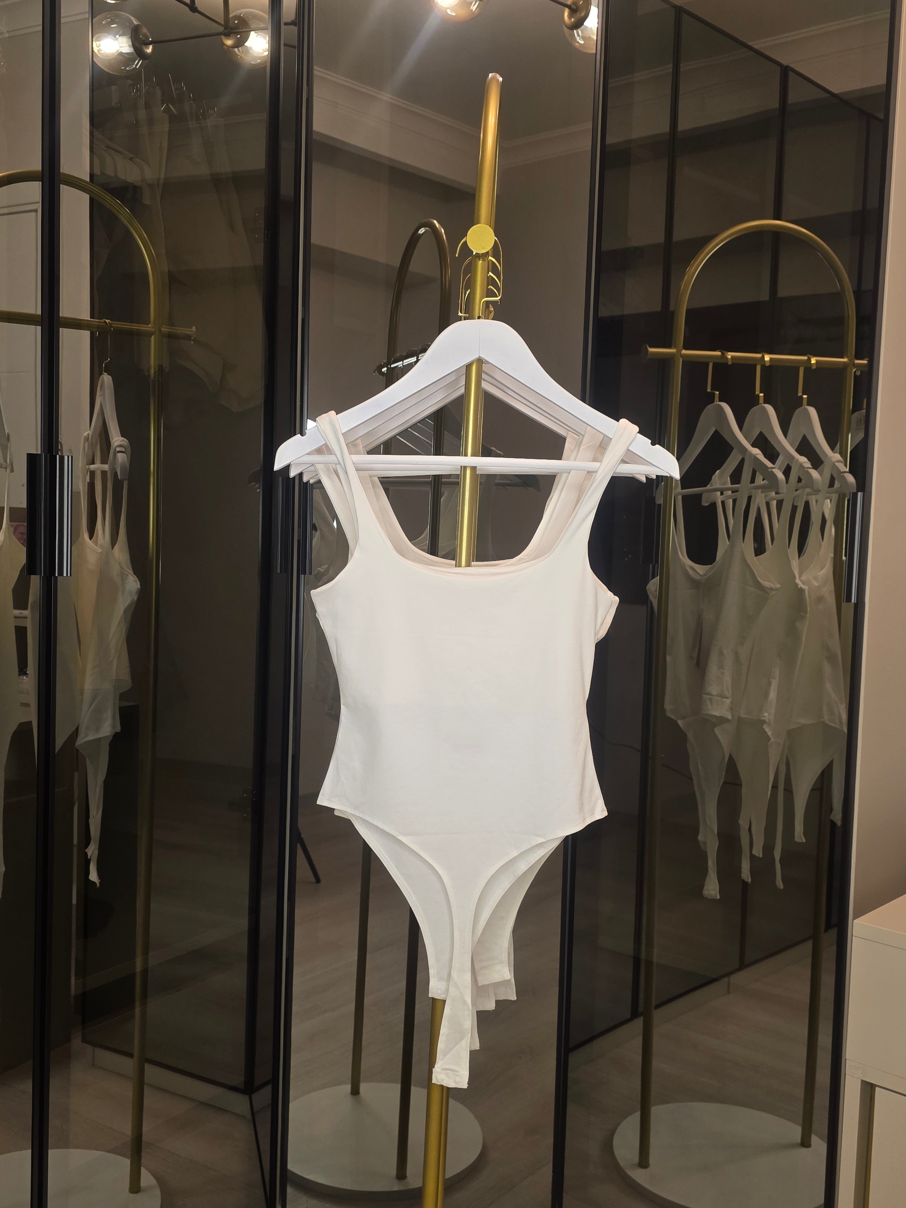 AÇIK YAKA EKRU BODYSUIT