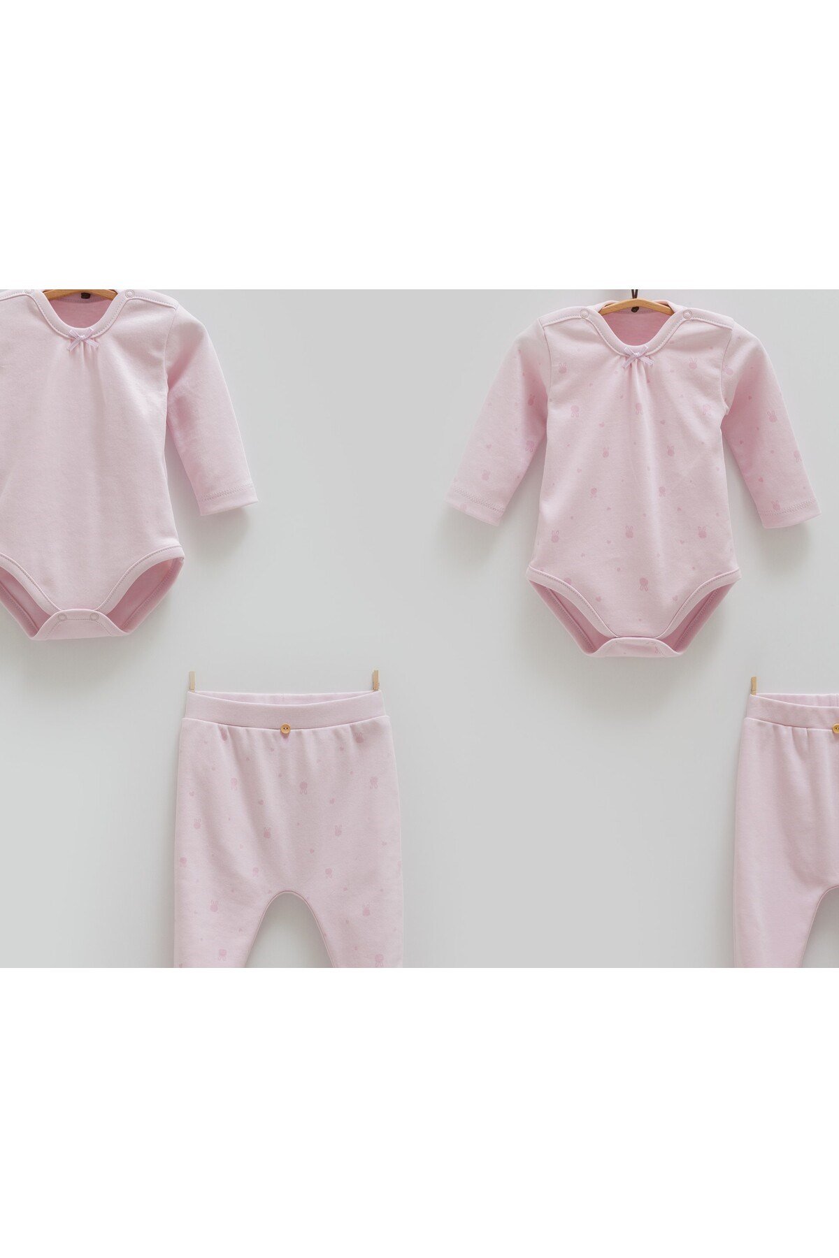 %100 Pamuk Kız Bebek 4'lü Takım (1 Body ve 1 Pantolon 0-1 Ay )(1 Body ve 1 Pantolon 1-3Ay )