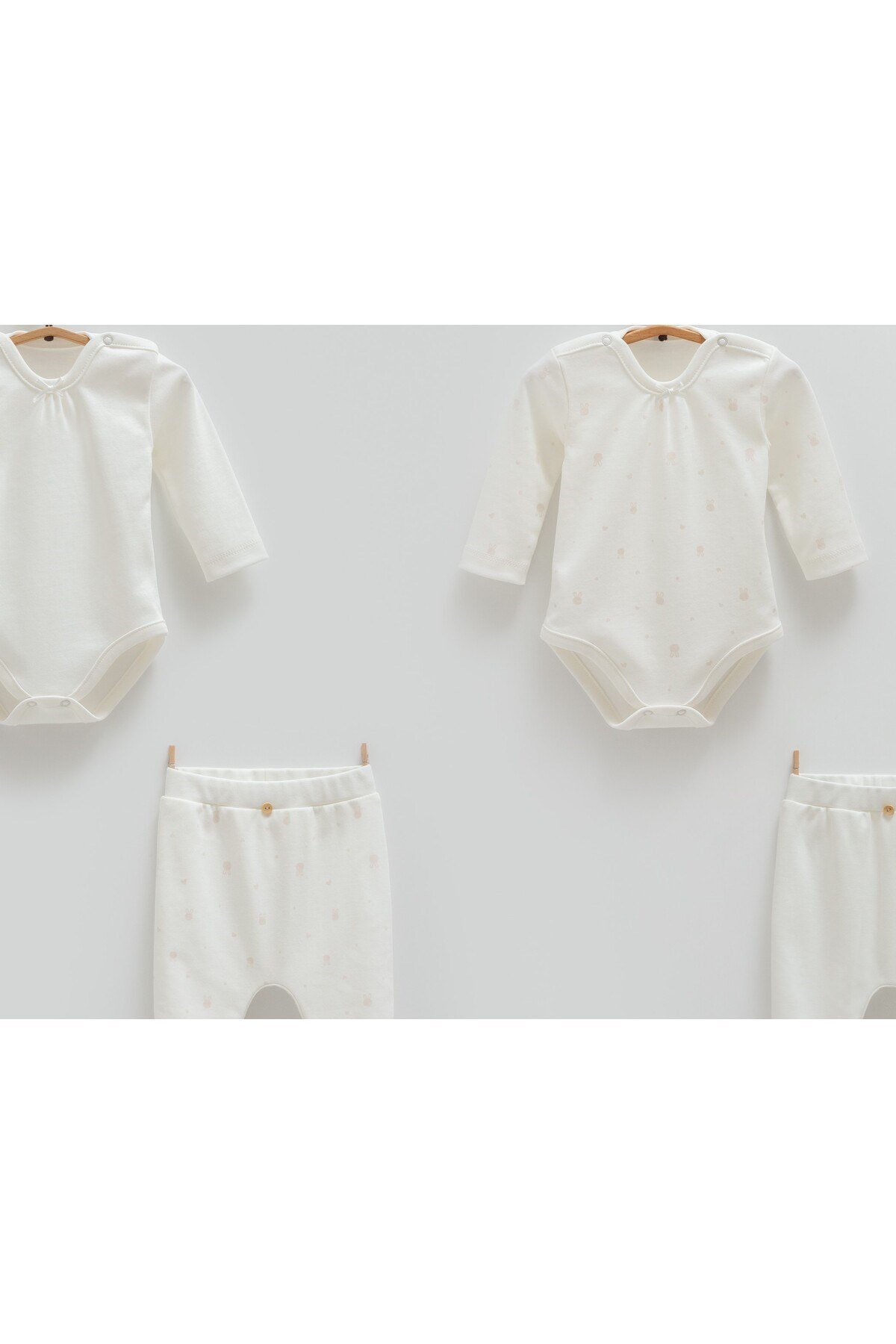 %100 Pamuk Kız Bebek 4'lü Takım (1 Body ve 1 Pantolon 0-1 Ay )(1 Body ve 1 Pantolon 1-3Ay )
