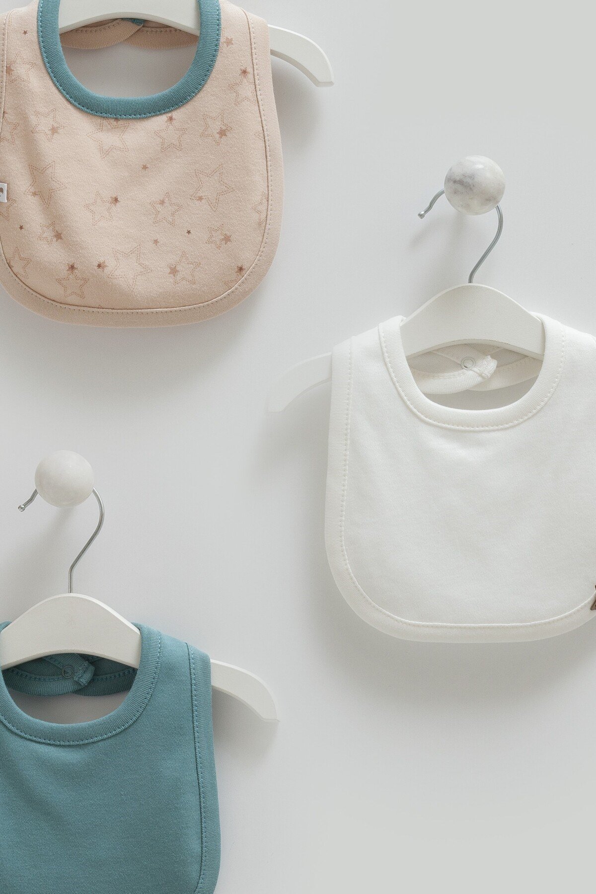 3LÜ MAMA ÖNLÜK (0-12 AY BEBEKLER İÇİN UYUMLU) 3'lü Önlük %100 PAMUK Mama Önlüğü BEJ RENK