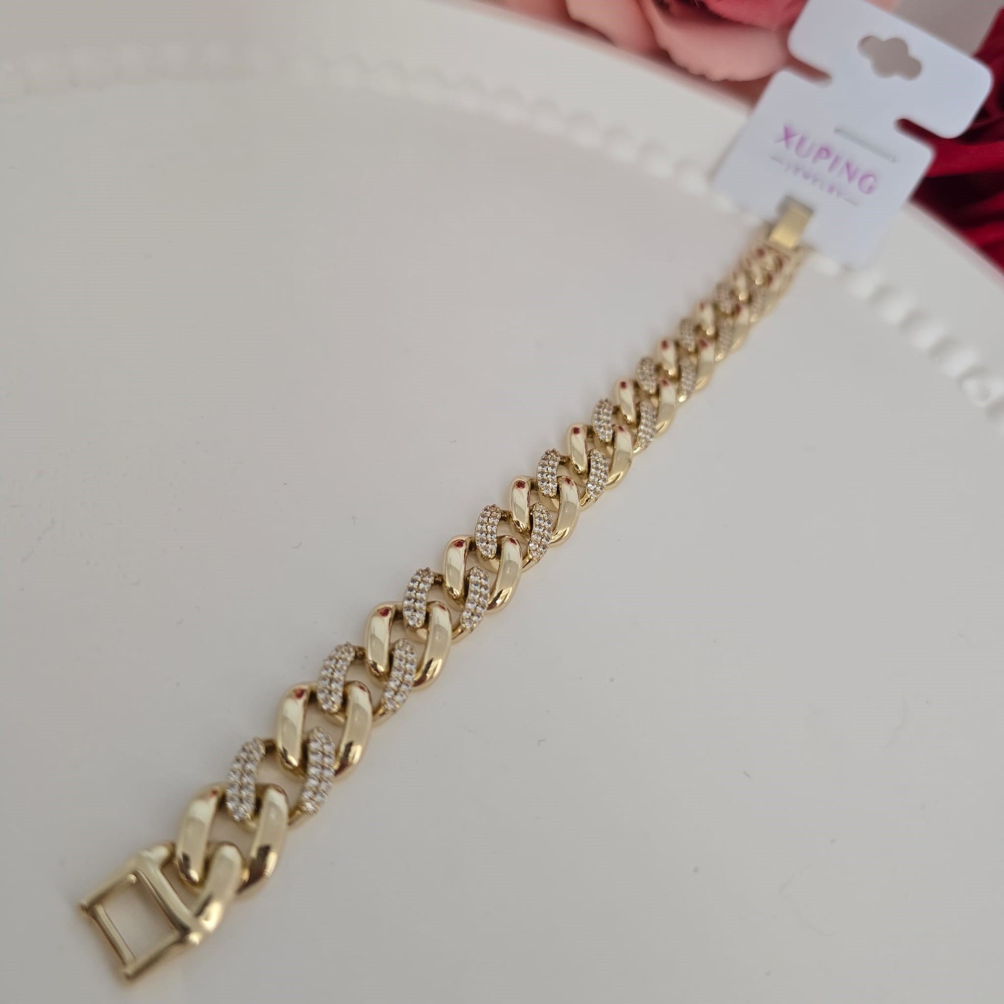14 K KAPLAMA XUPİNG KALİTESİ ,ESTETİK ,ZARİF ,ZEVKLİ BİR ÇELİK BİLEKLİK