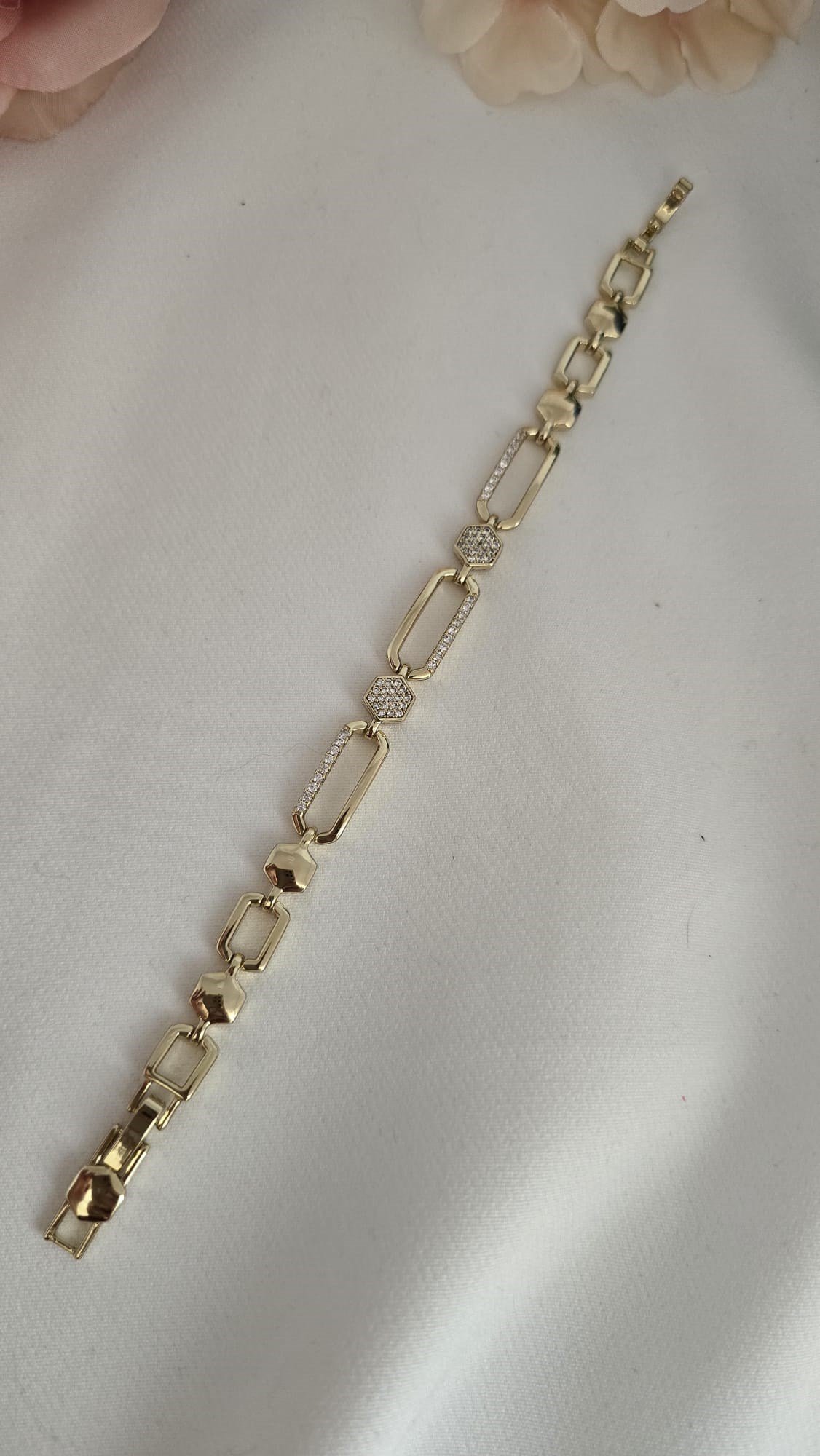 14 K KAPLAMA XUPİNG KALİTESİ ZİNCİR,,ESTETİK ,ZARİF ,ZEVKLİ BİR ÇELİK  BİLEKLİK