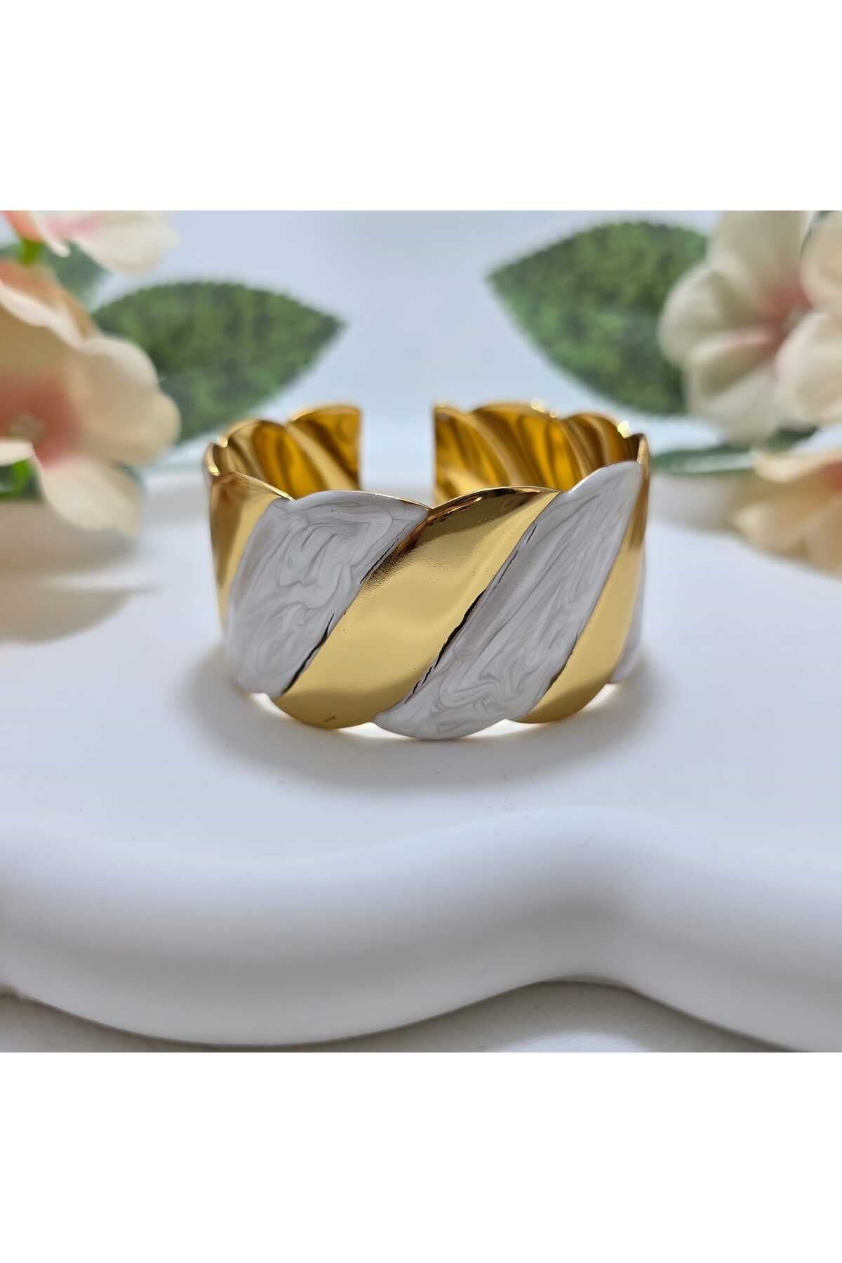GOLD VE İŞÇİLİGİ HARİKA BİR BİLEKLİK