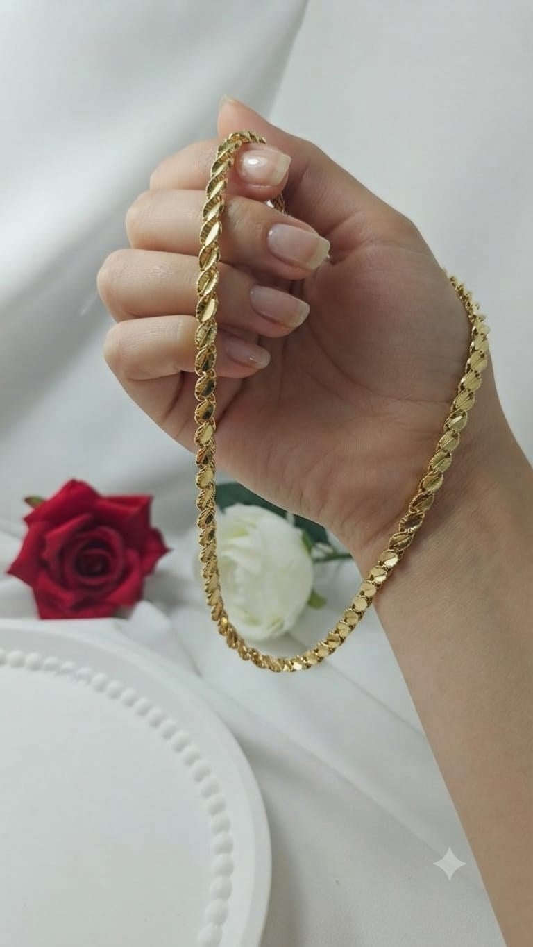 MADAME BELLA KALİTESİ,MODELİ VE İŞÇİLİGİ İLE ZARİF ,ŞIK.VE ESTETİK MODERN  BİR ÇELİK KOLYE